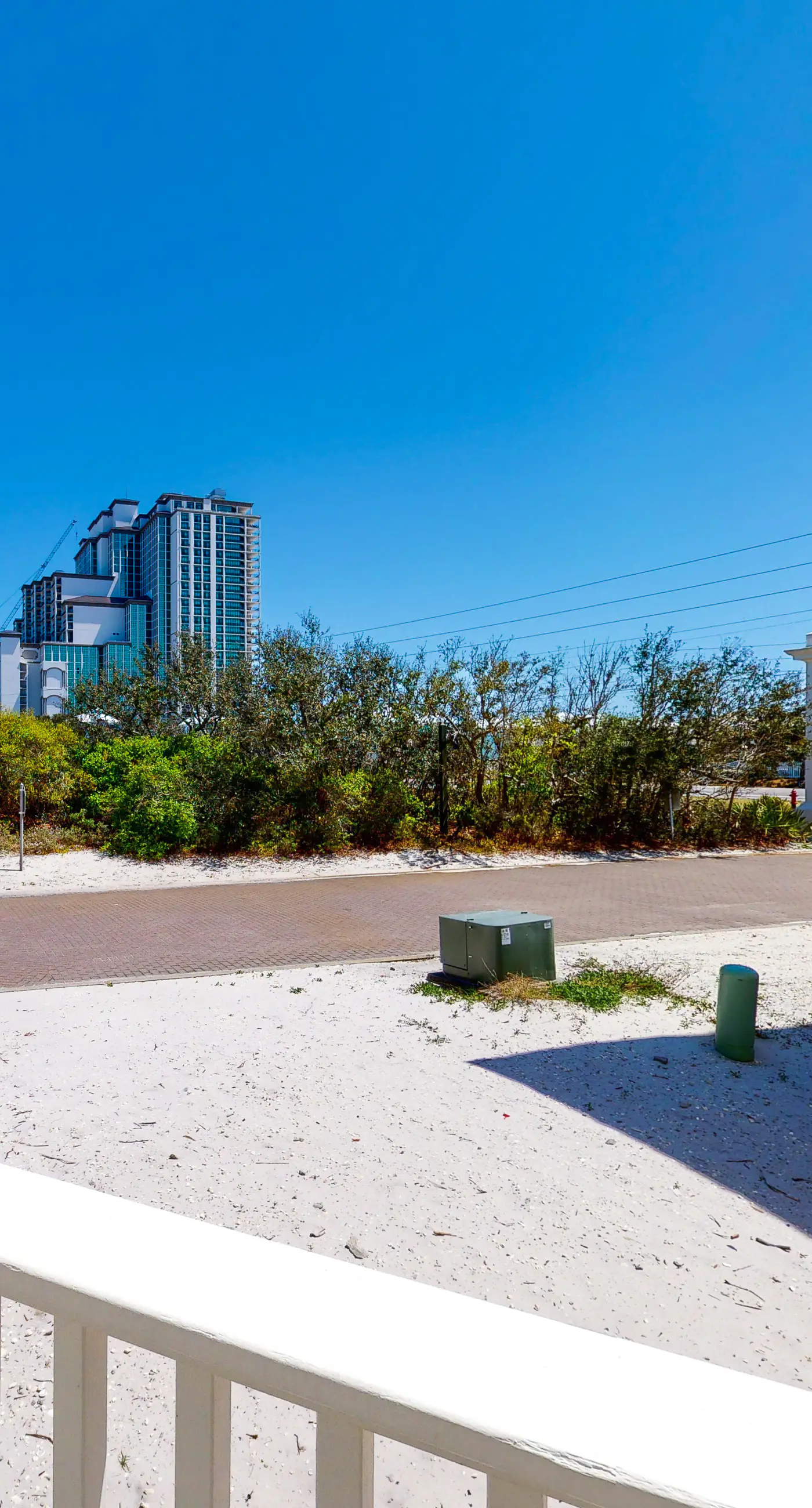 Friendly home with private pool, WiFi, private washer,dryer, and central AC