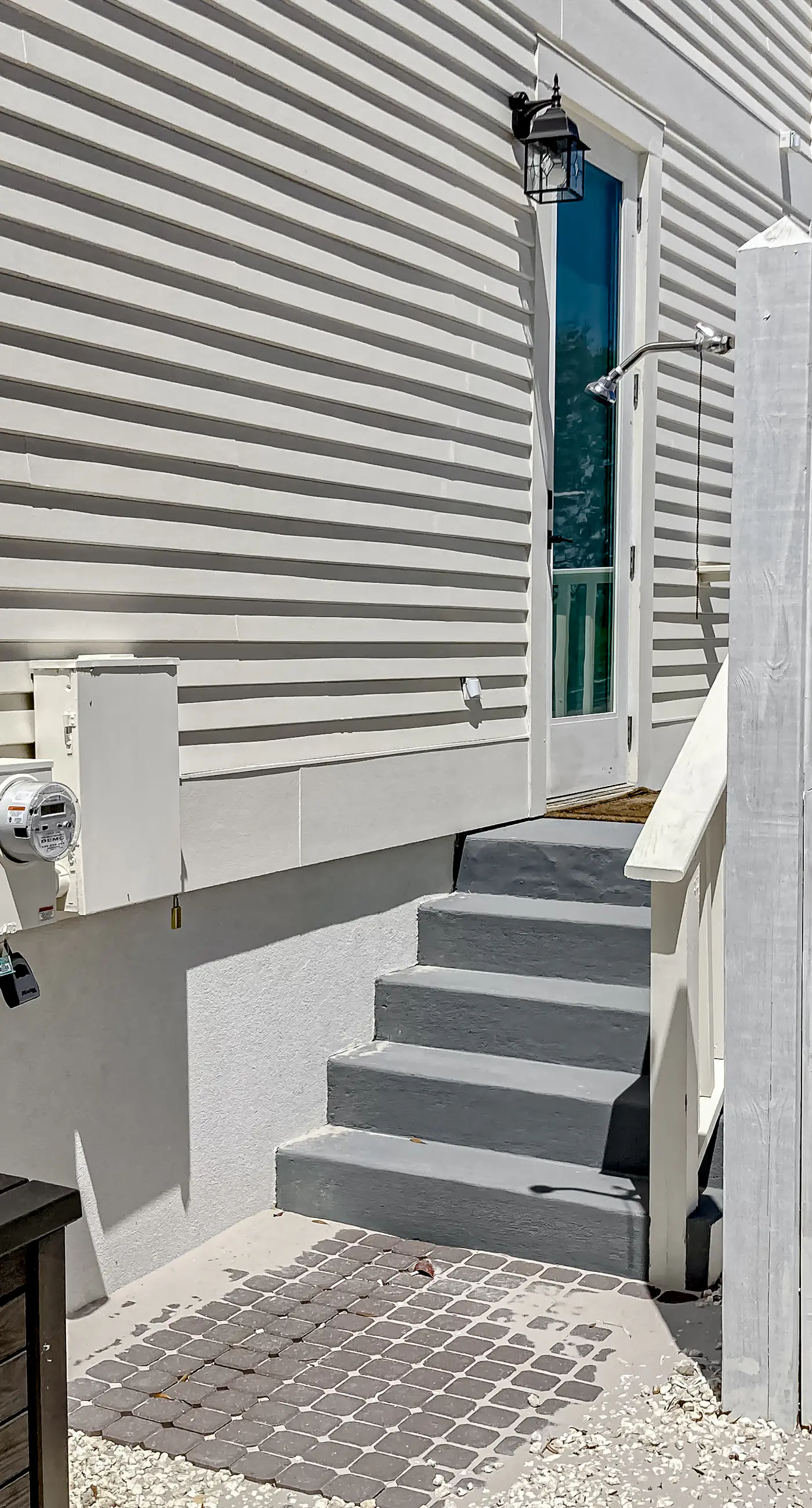 Friendly home with private pool, WiFi, private washer,dryer, and central AC