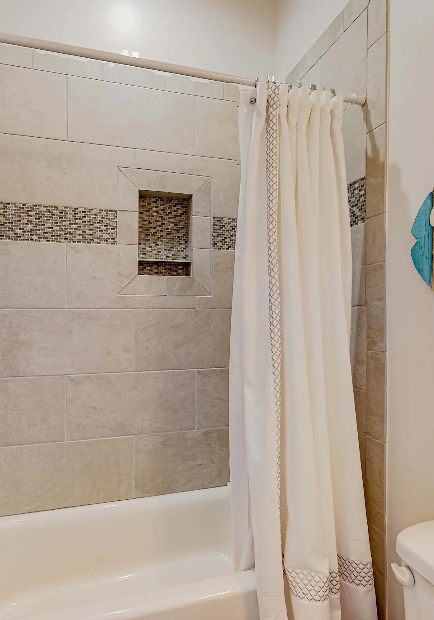 Friendly home with private pool, WiFi, private washer,dryer, and central AC