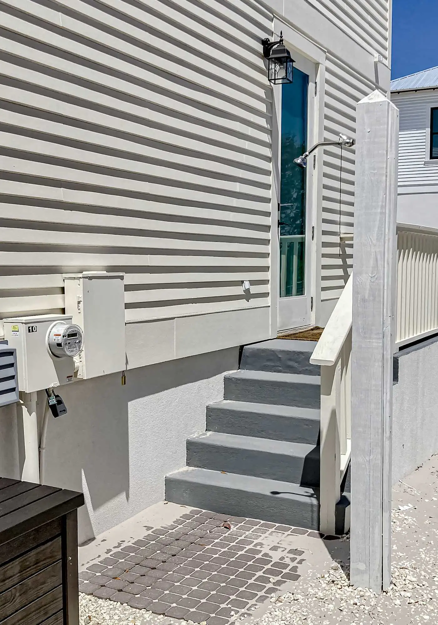 Friendly home with private pool, WiFi, private washer,dryer, and central AC