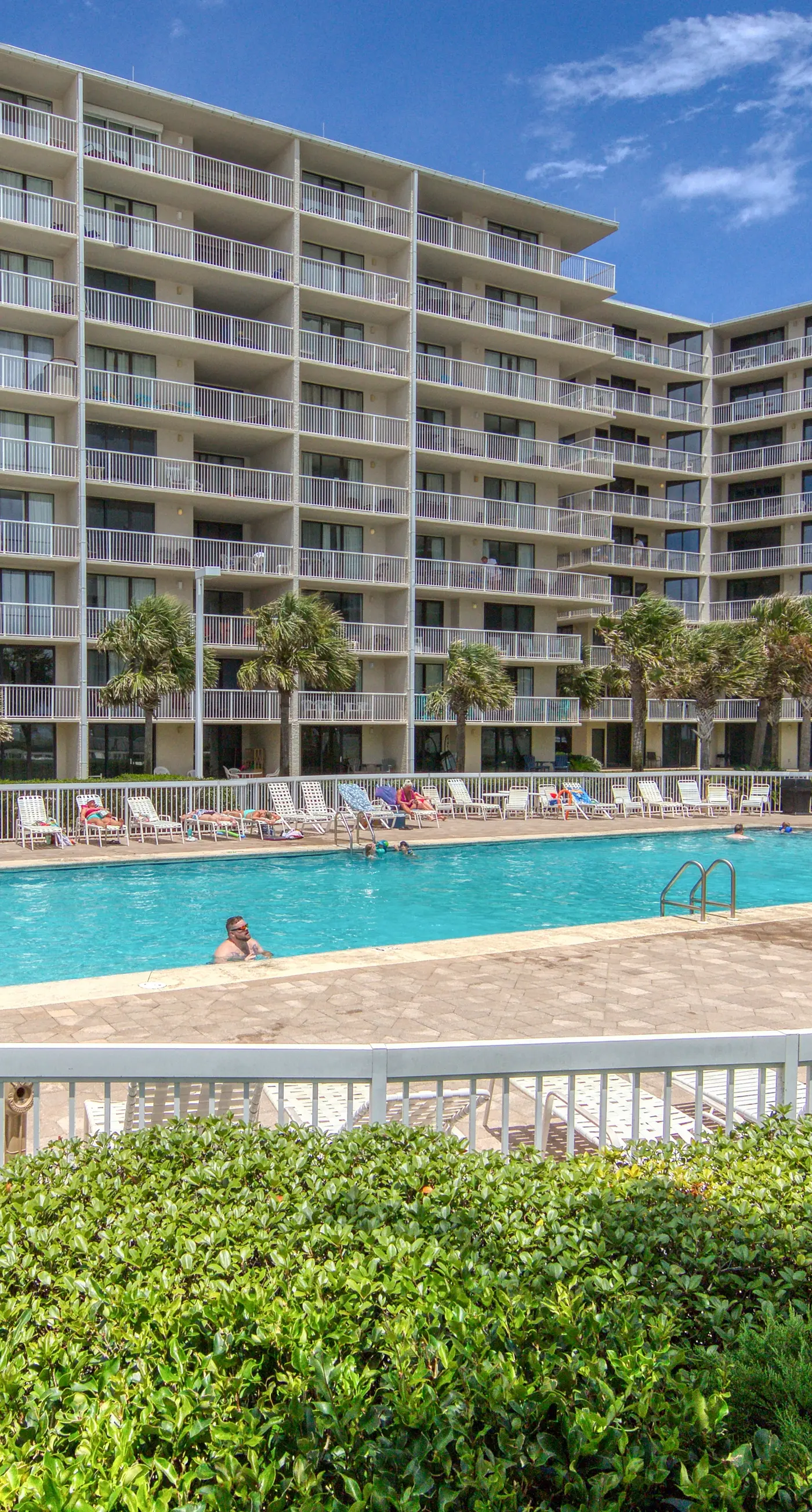 6th-floor remodeled condo w/ Gulf views, beach access, pools, tennis, & BBQ area
