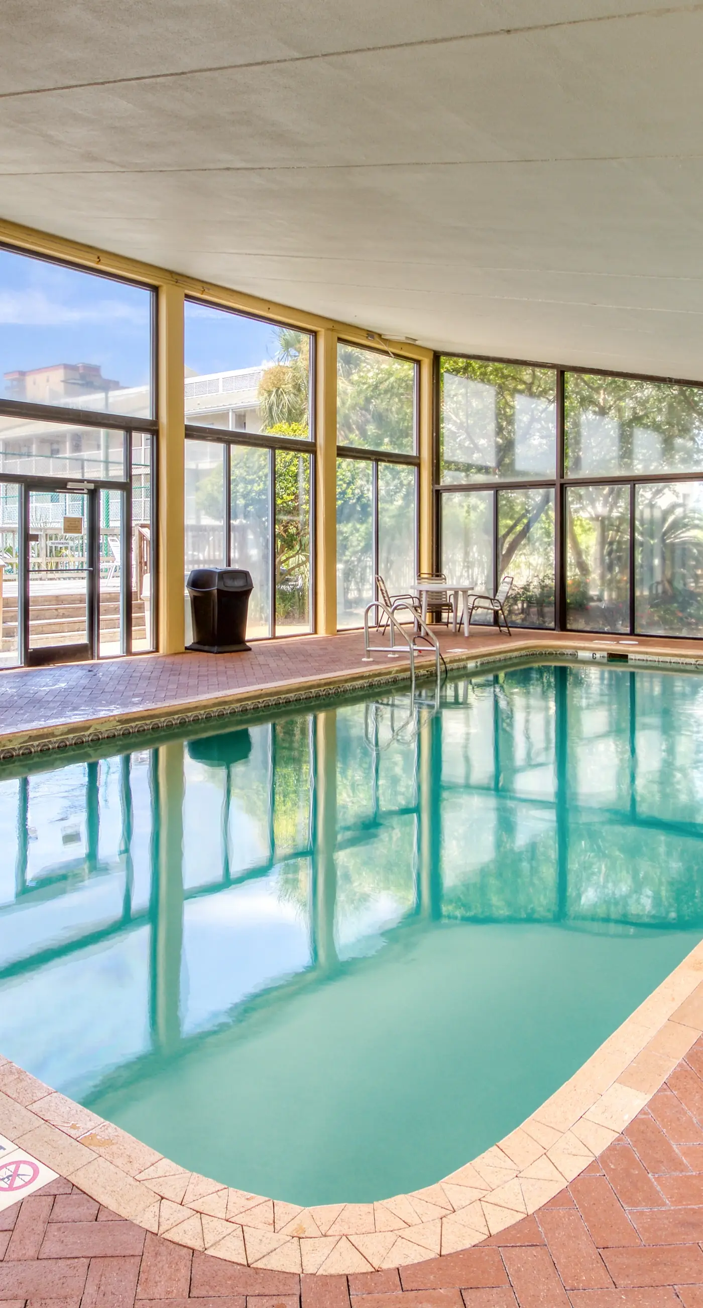 6th-floor remodeled condo w/ Gulf views, beach access, pools, tennis, & BBQ area