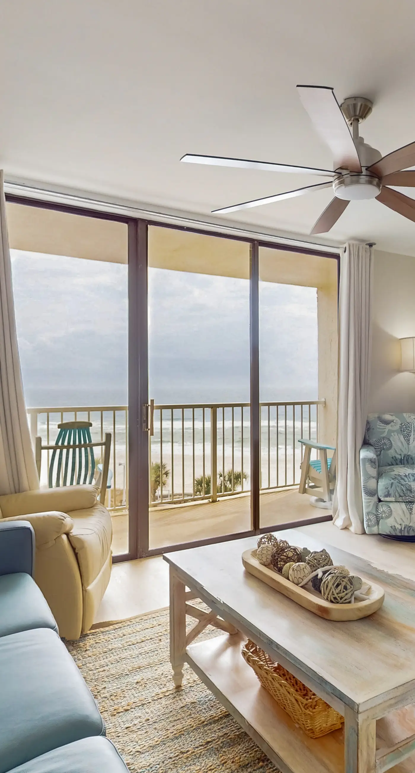 6th-floor remodeled condo w/ Gulf views, beach access, pools, tennis, & BBQ area