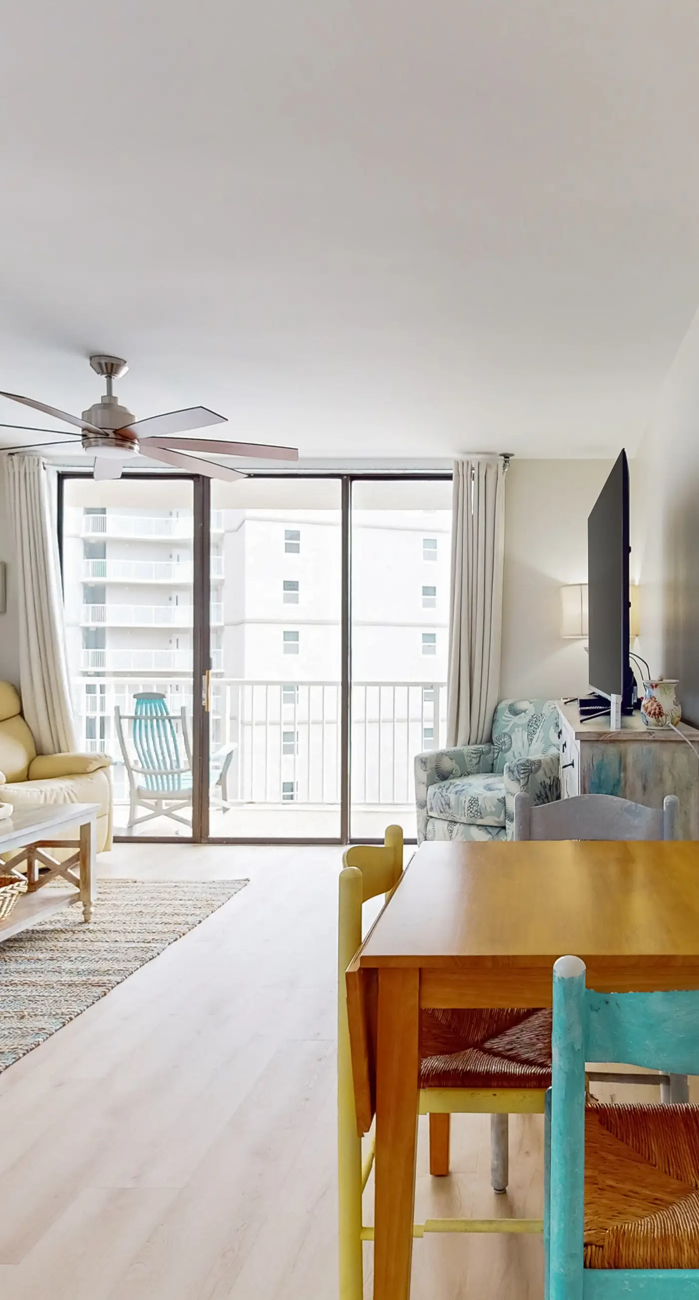 6th-floor remodeled condo w/ Gulf views, beach access, pools, tennis, & BBQ area