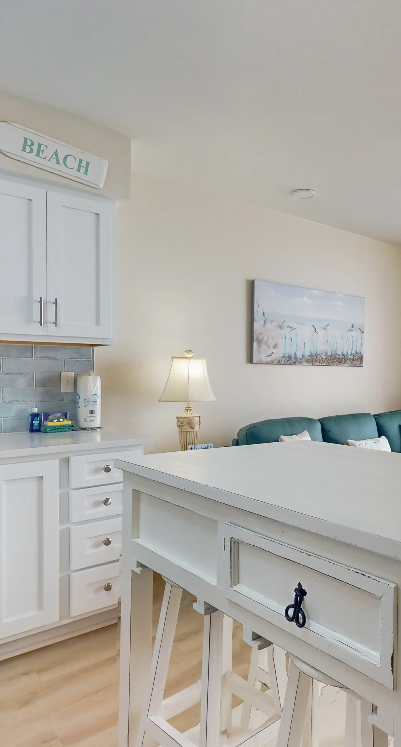 6th-floor remodeled condo w/ Gulf views, beach access, pools, tennis, & BBQ area