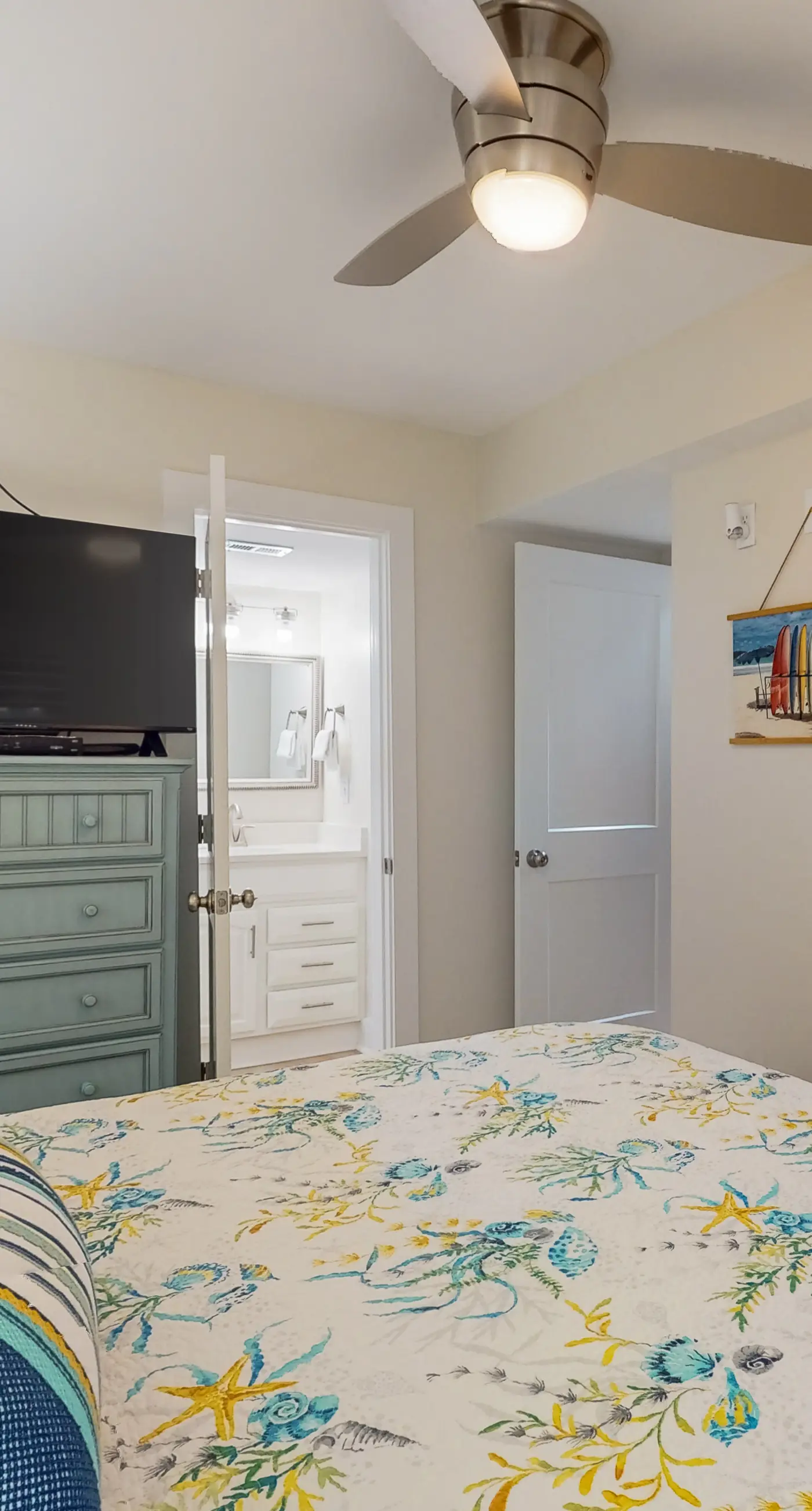 6th-floor remodeled condo w/ Gulf views, beach access, pools, tennis, & BBQ area