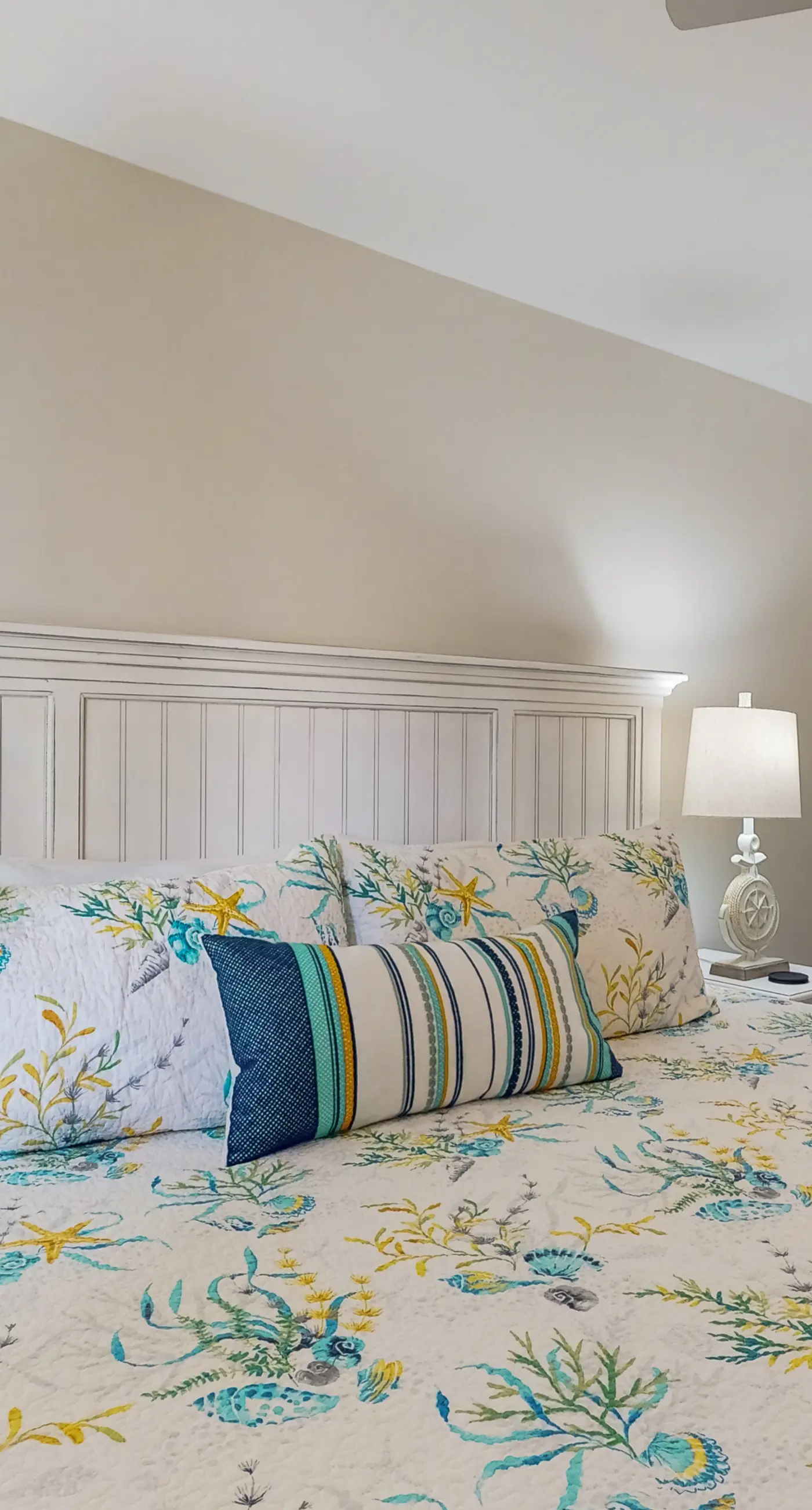 6th-floor remodeled condo w/ Gulf views, beach access, pools, tennis, & BBQ area