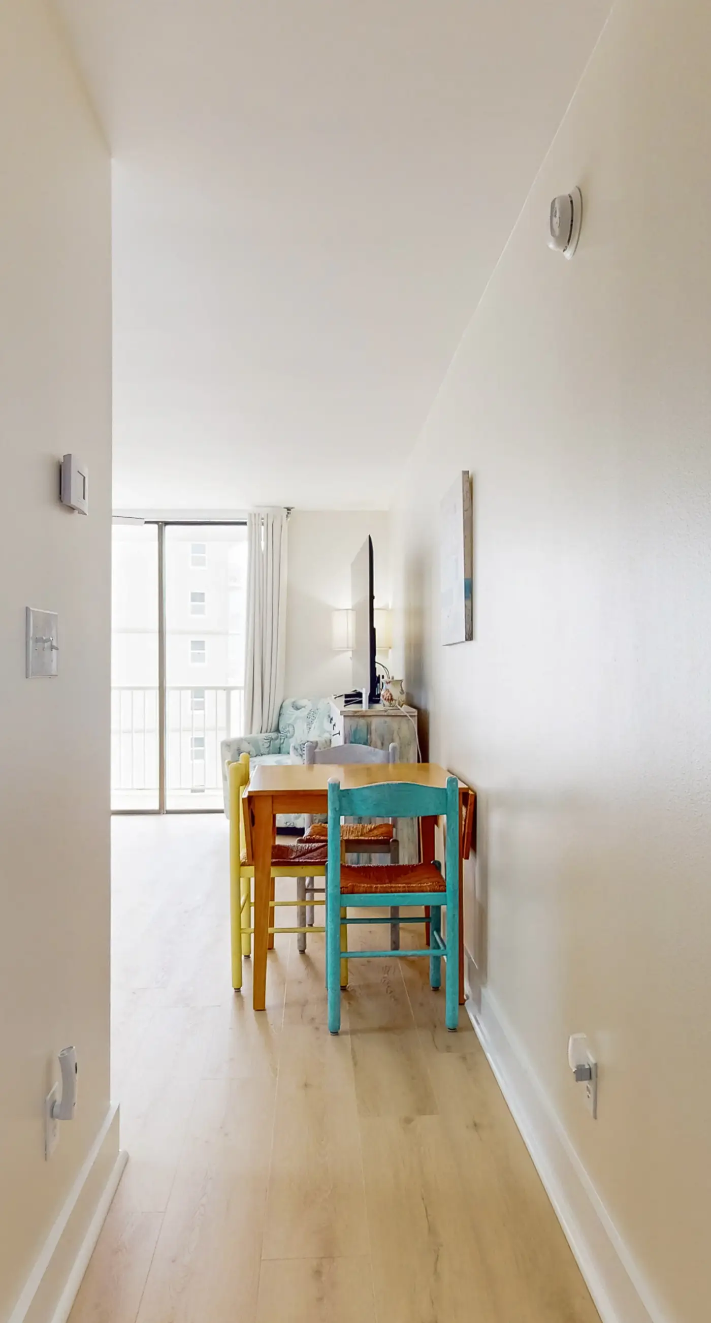 6th-floor remodeled condo w/ Gulf views, beach access, pools, tennis, & BBQ area