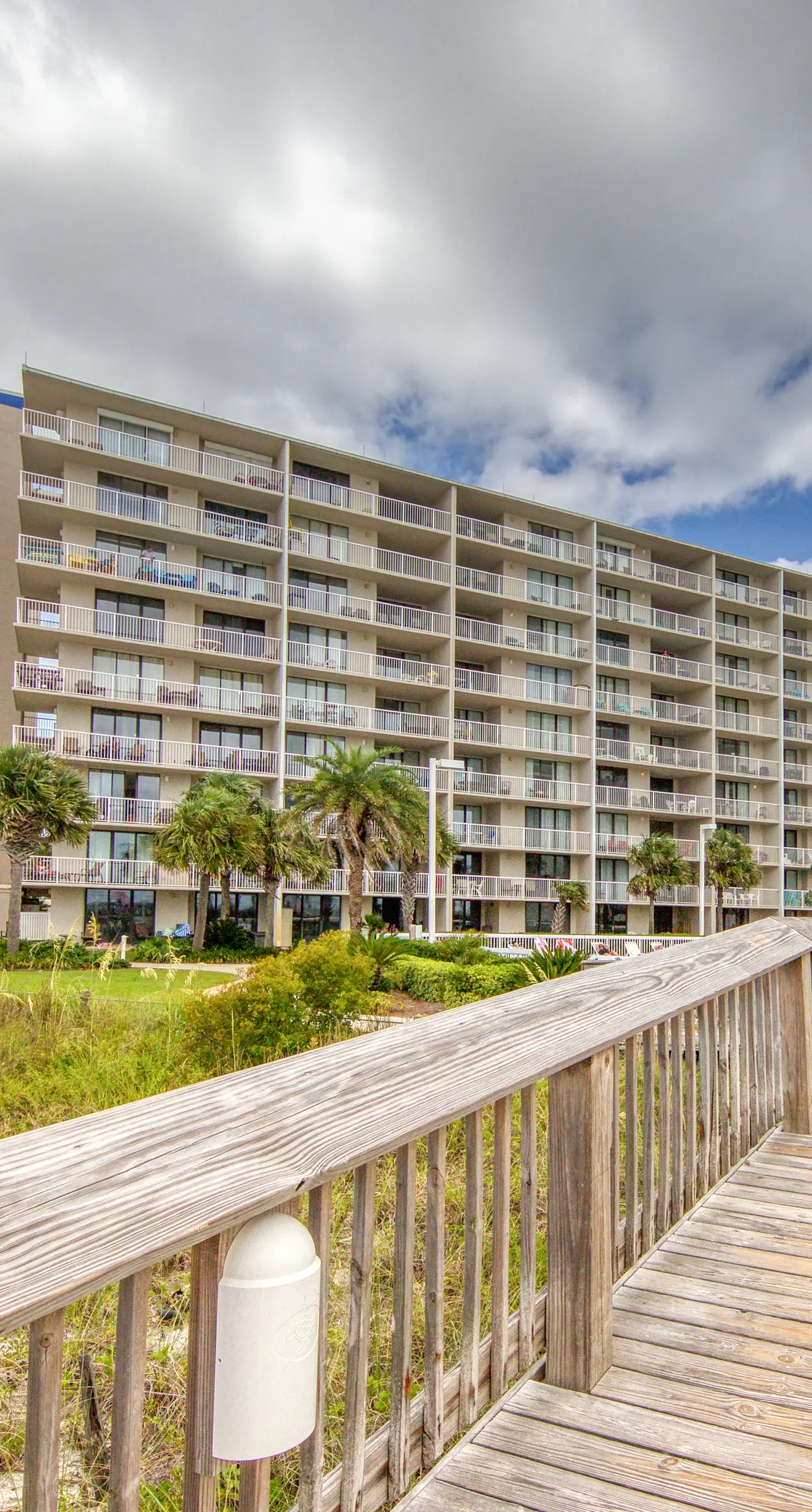 6th-floor remodeled condo w/ Gulf views, beach access, pools, tennis, & BBQ area