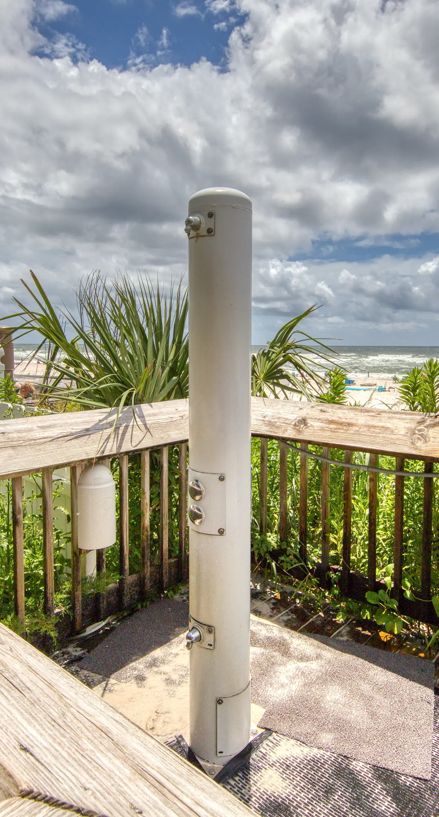 6th-floor remodeled condo w/ Gulf views, beach access, pools, tennis, & BBQ area