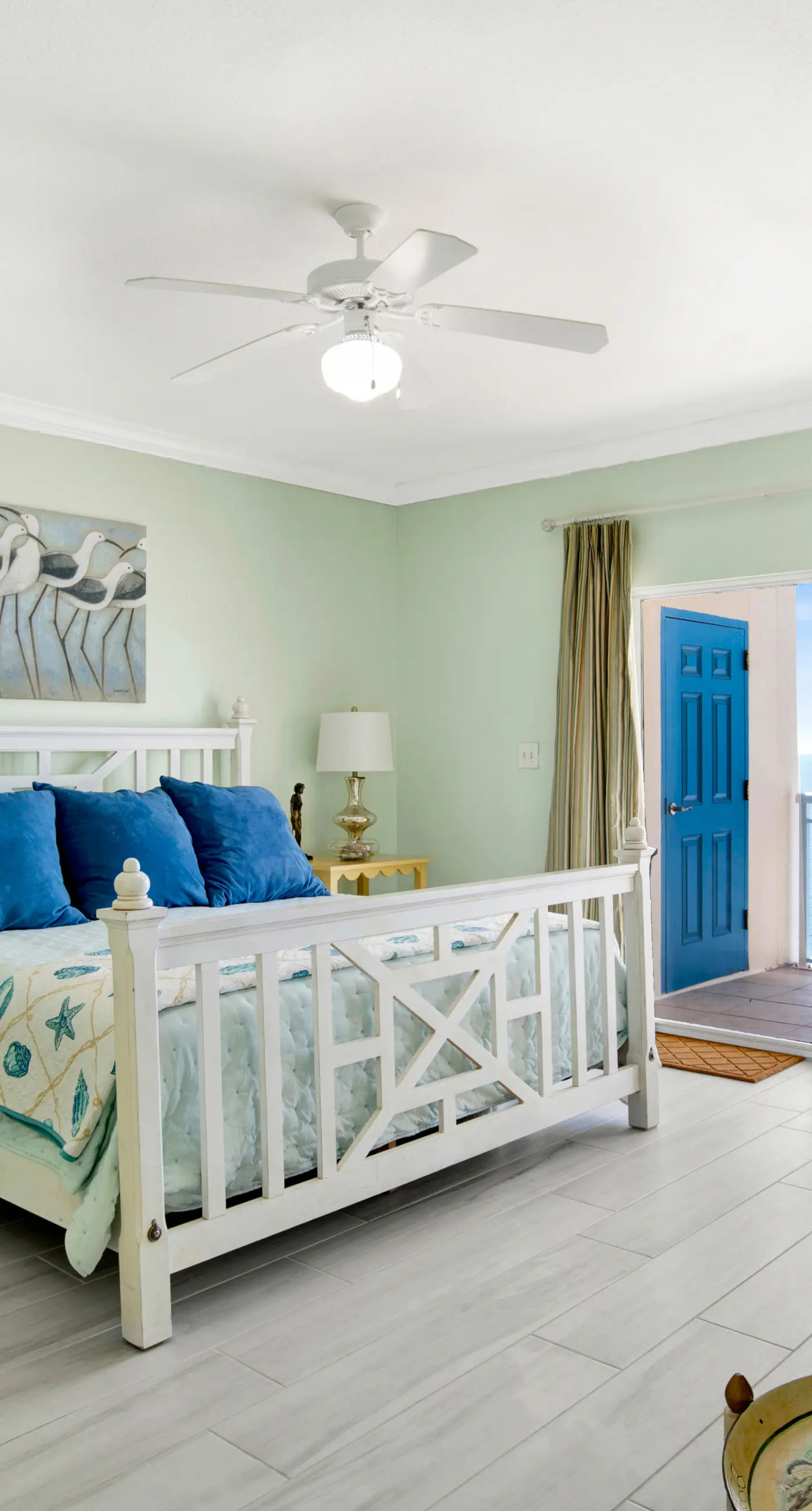 Upscale beachfront retreat w/private balcony, resort pool, sauna, & beach access