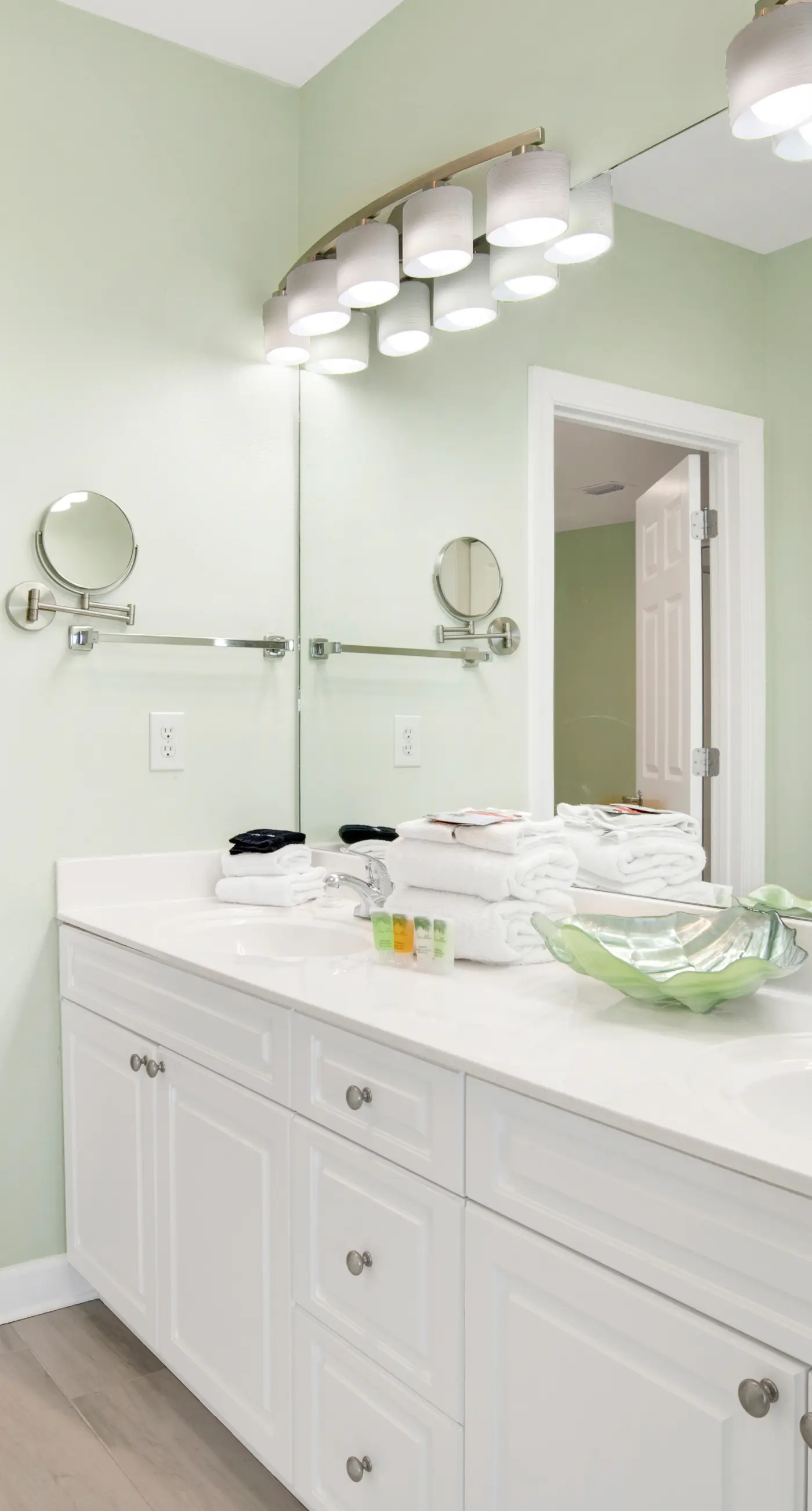 Upscale beachfront retreat w/private balcony, resort pool, sauna, & beach access