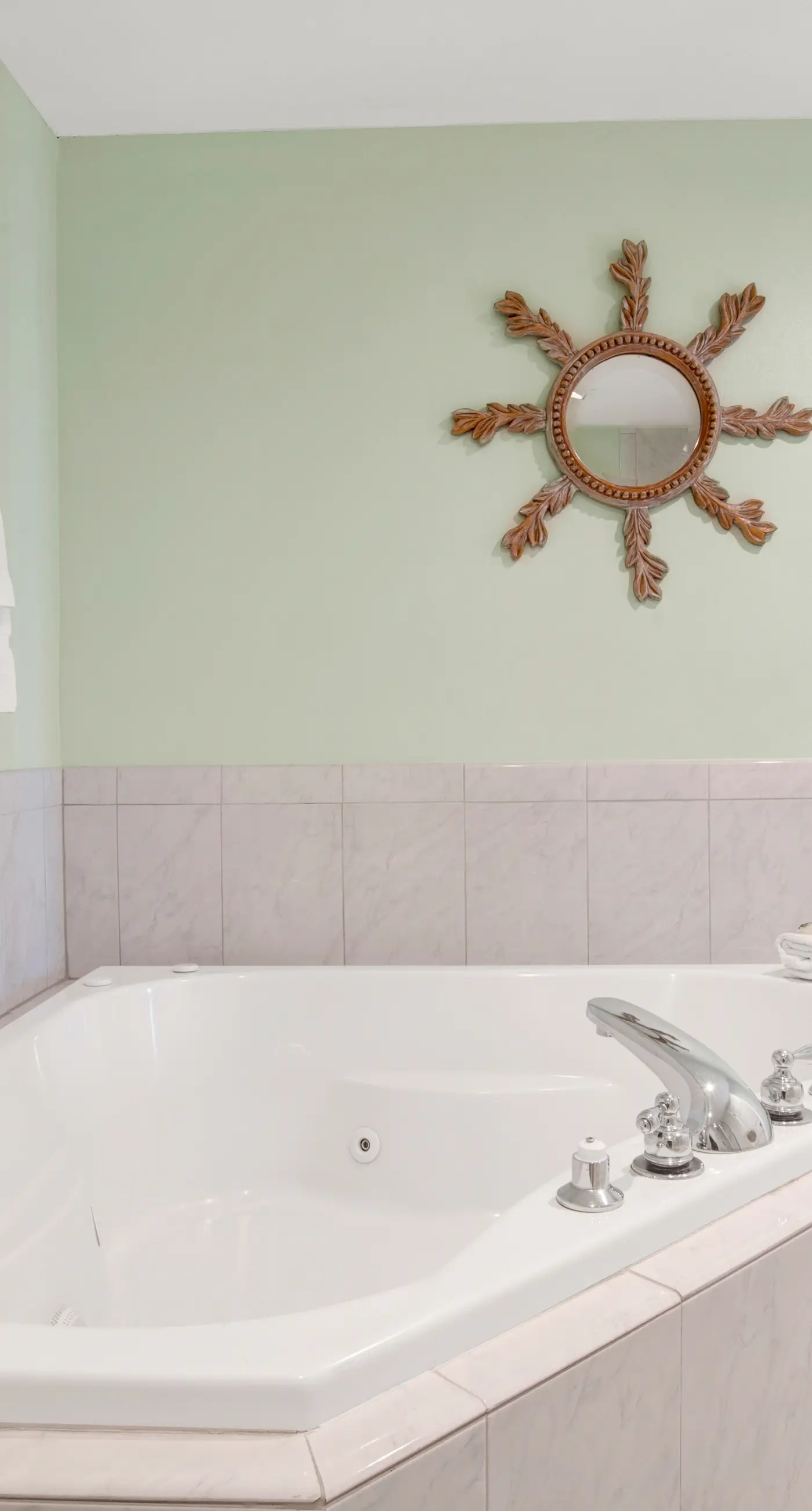 Upscale beachfront retreat w/private balcony, resort pool, sauna, & beach access