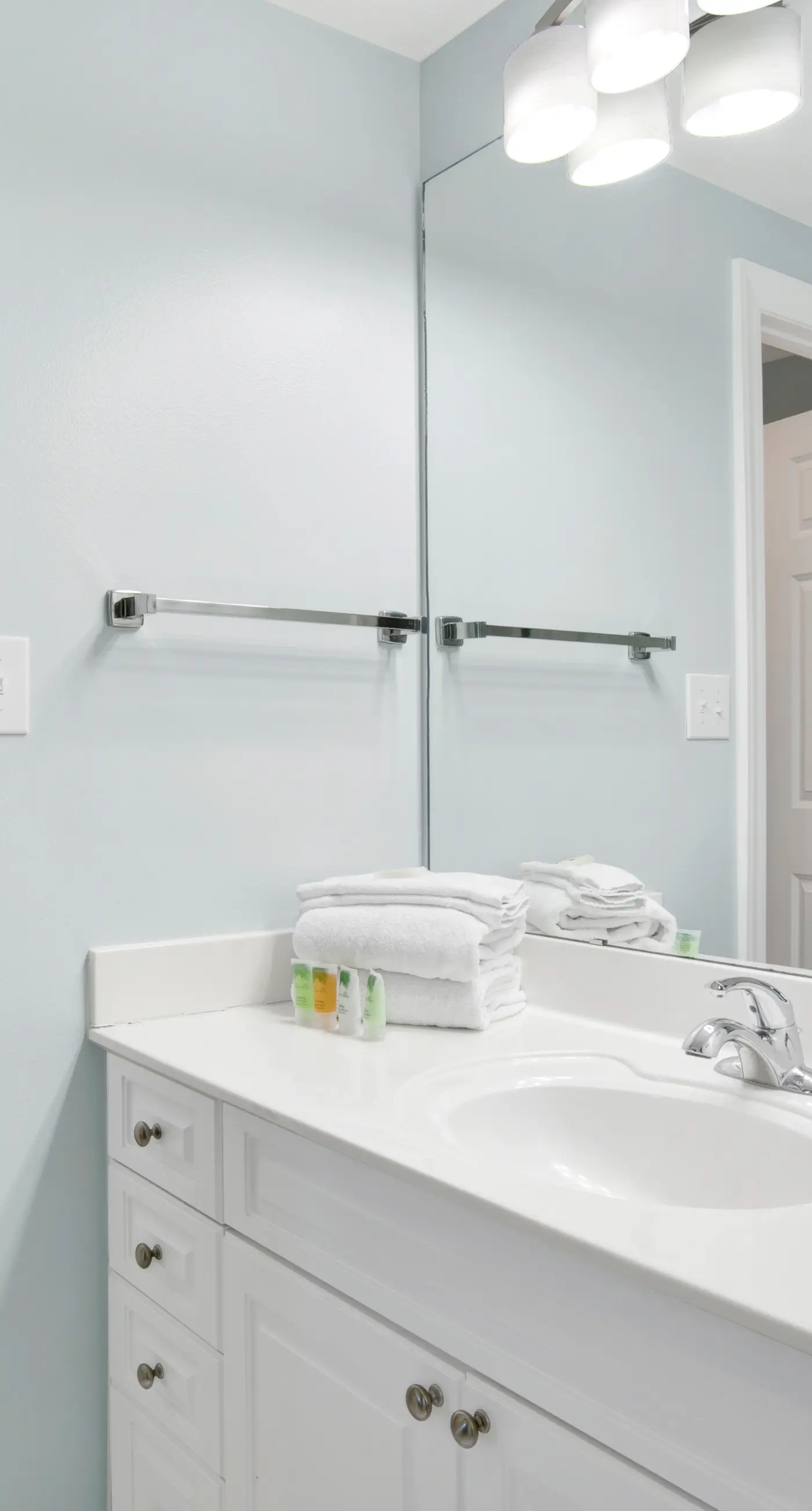 Upscale beachfront retreat w/private balcony, resort pool, sauna, & beach access