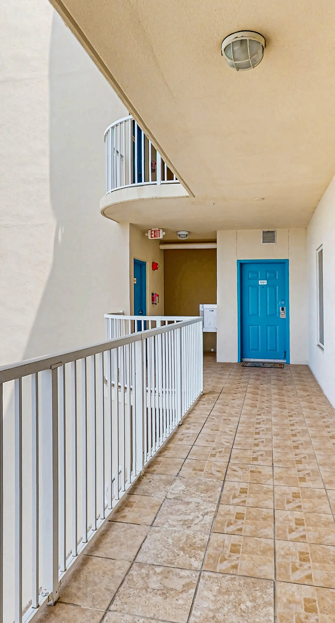 Upscale beachfront retreat w/private balcony, resort pool, sauna, & beach access