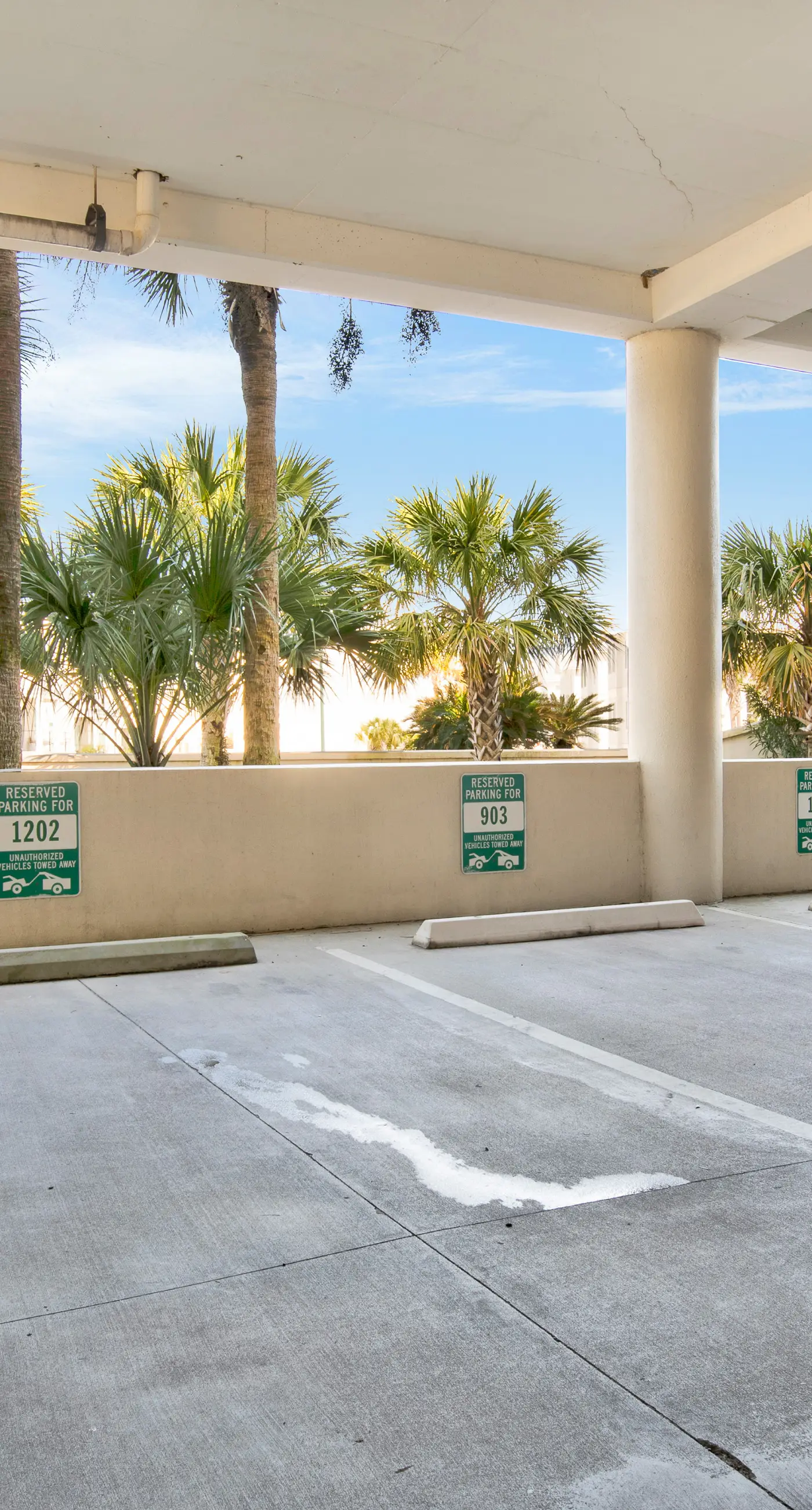 Upscale beachfront retreat w/private balcony, resort pool, sauna, & beach access