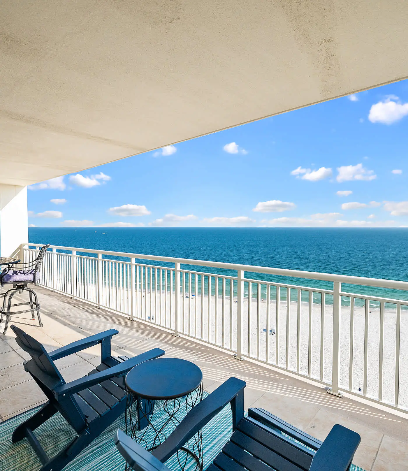 Upscale beachfront retreat w/private balcony, resort pool, sauna, & beach access
