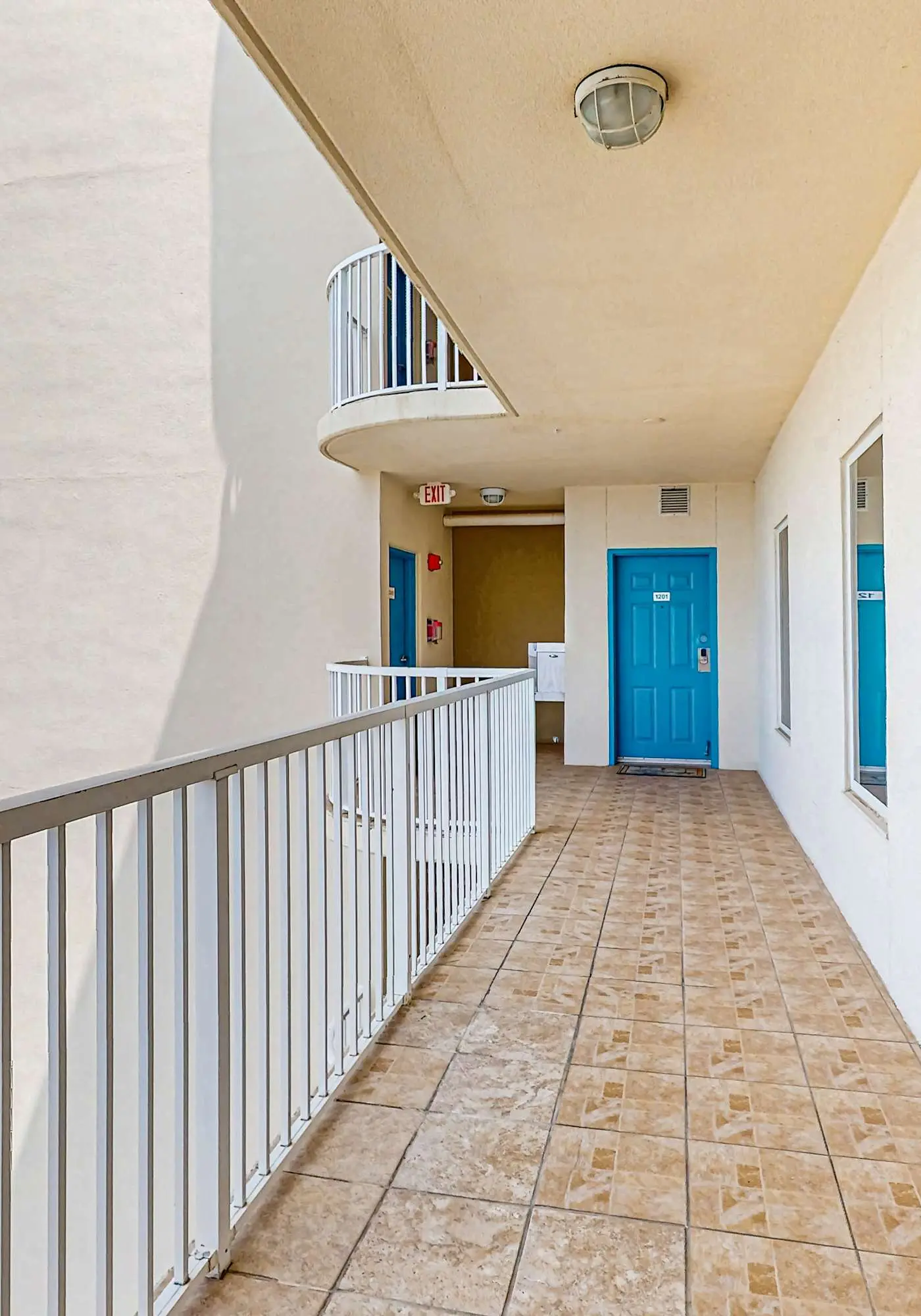 Upscale beachfront retreat w/private balcony, resort pool, sauna, & beach access