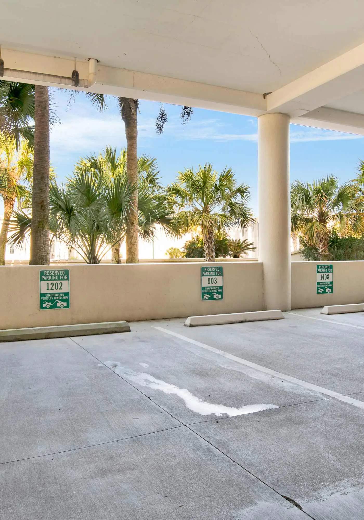 Upscale beachfront retreat w/private balcony, resort pool, sauna, & beach access