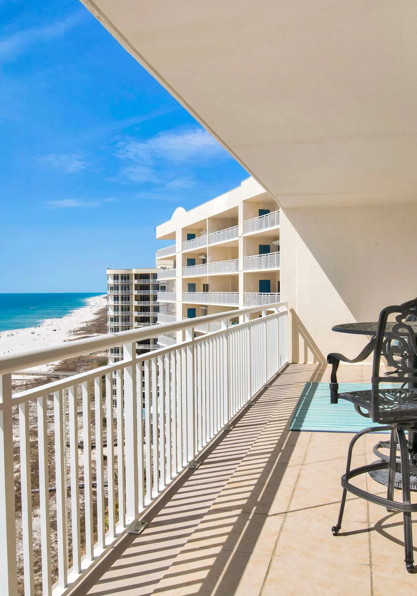 Upscale beachfront retreat w/private balcony, resort pool, sauna, & beach access