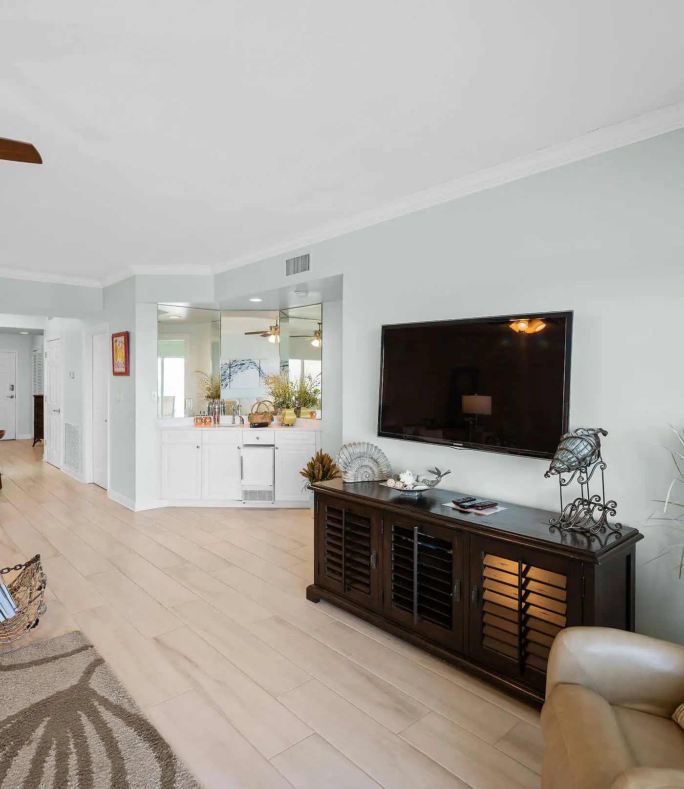 Upscale beachfront retreat w/private balcony, resort pool, sauna, & beach access