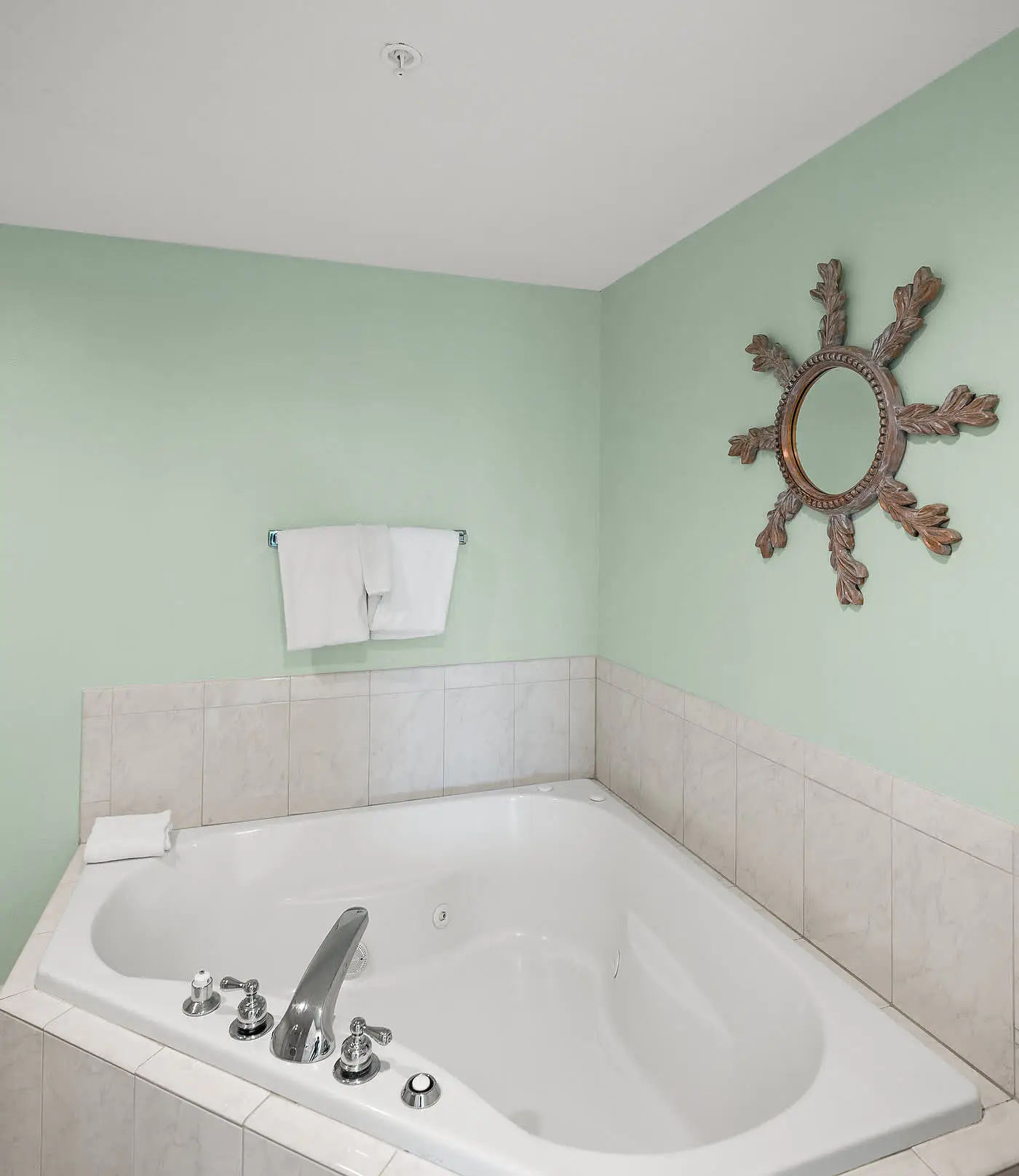 Upscale beachfront retreat w/private balcony, resort pool, sauna, & beach access