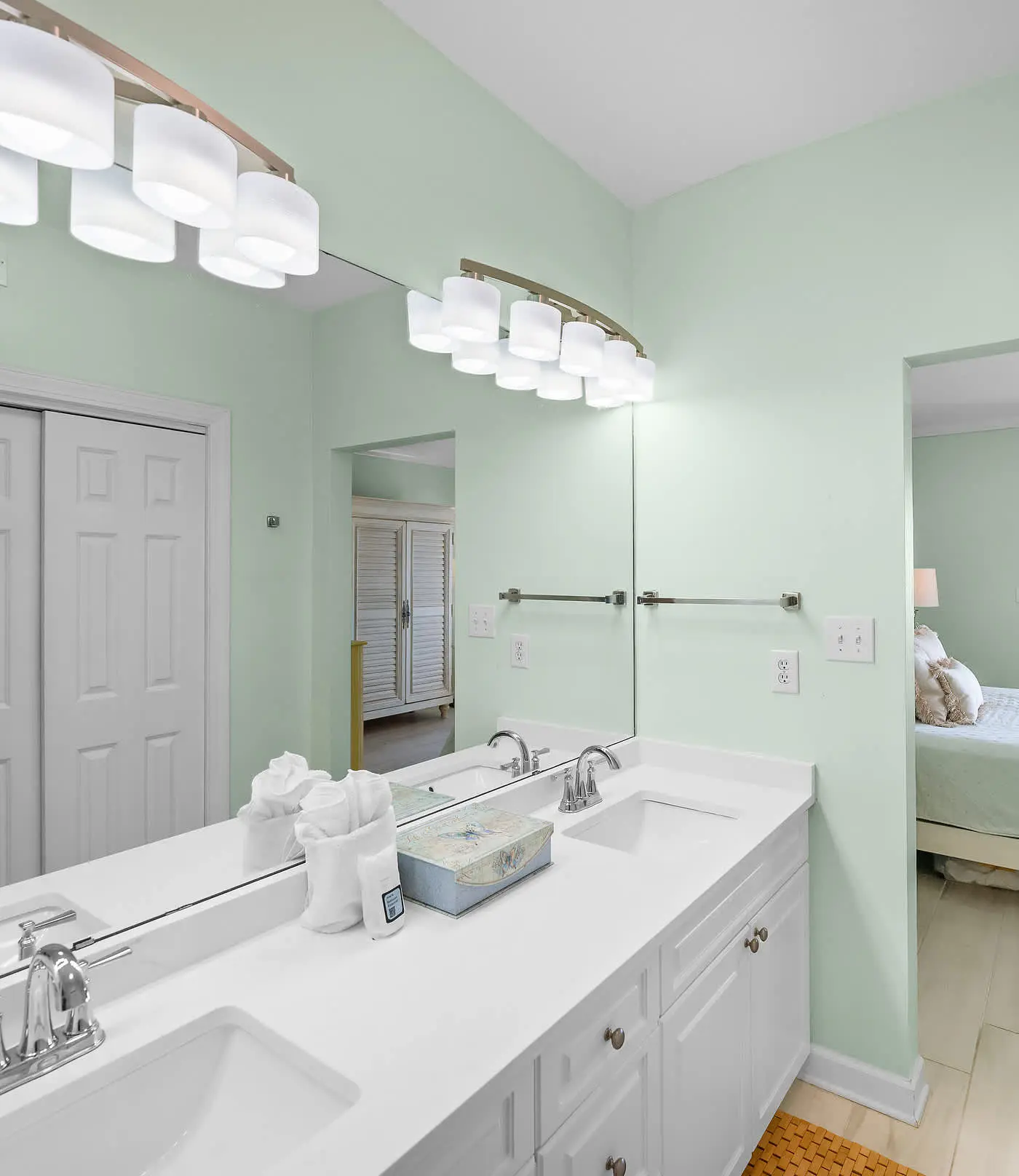 Upscale beachfront retreat w/private balcony, resort pool, sauna, & beach access