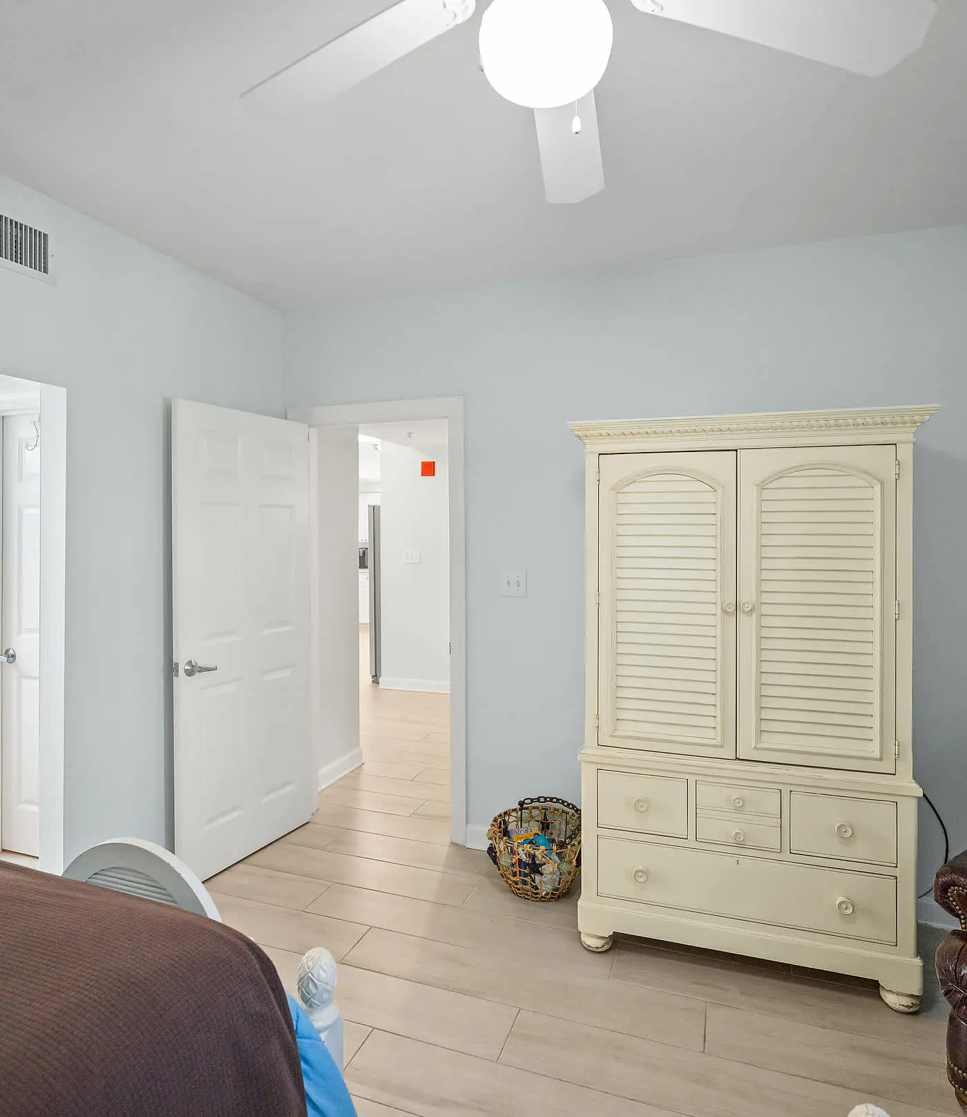 Upscale beachfront retreat w/private balcony, resort pool, sauna, & beach access