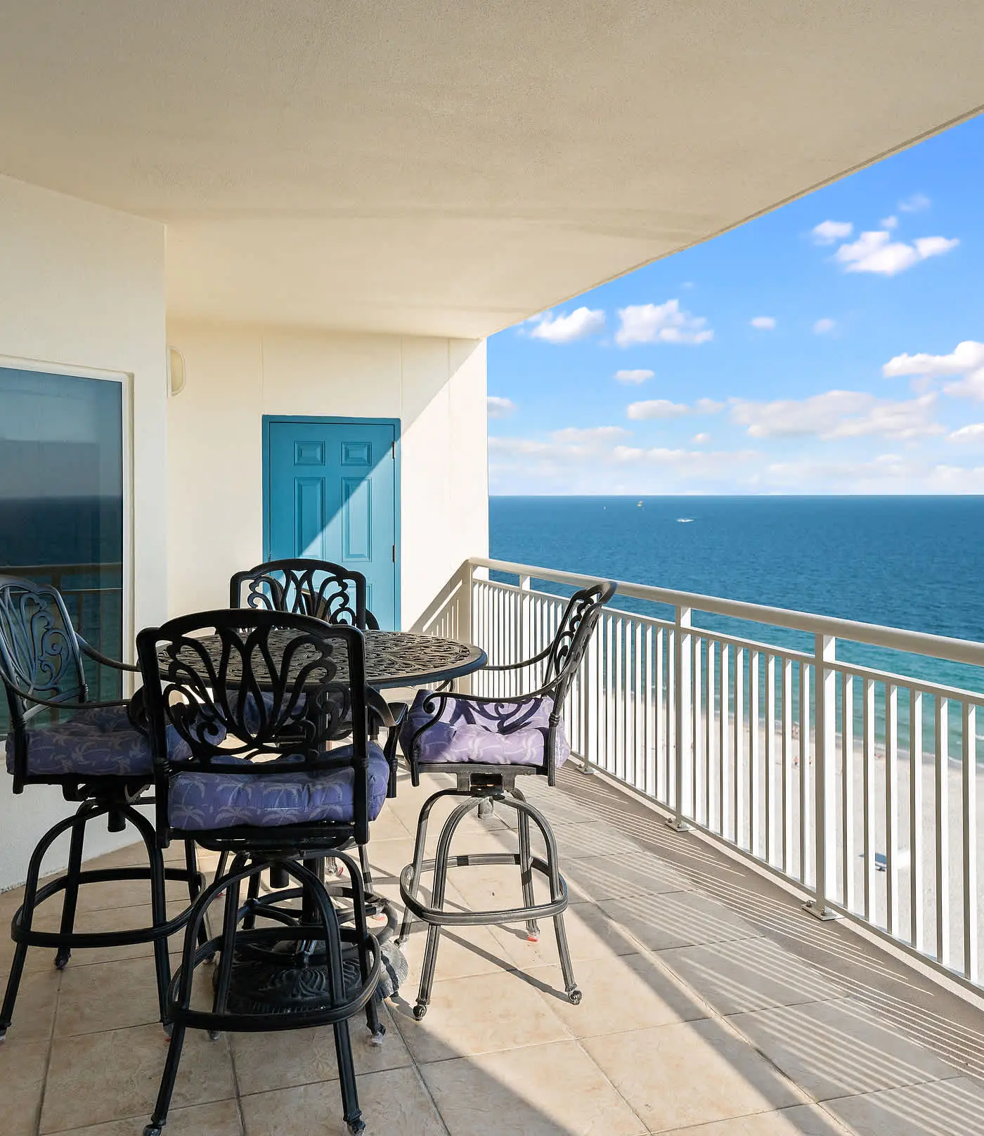 Upscale beachfront retreat w/private balcony, resort pool, sauna, & beach access