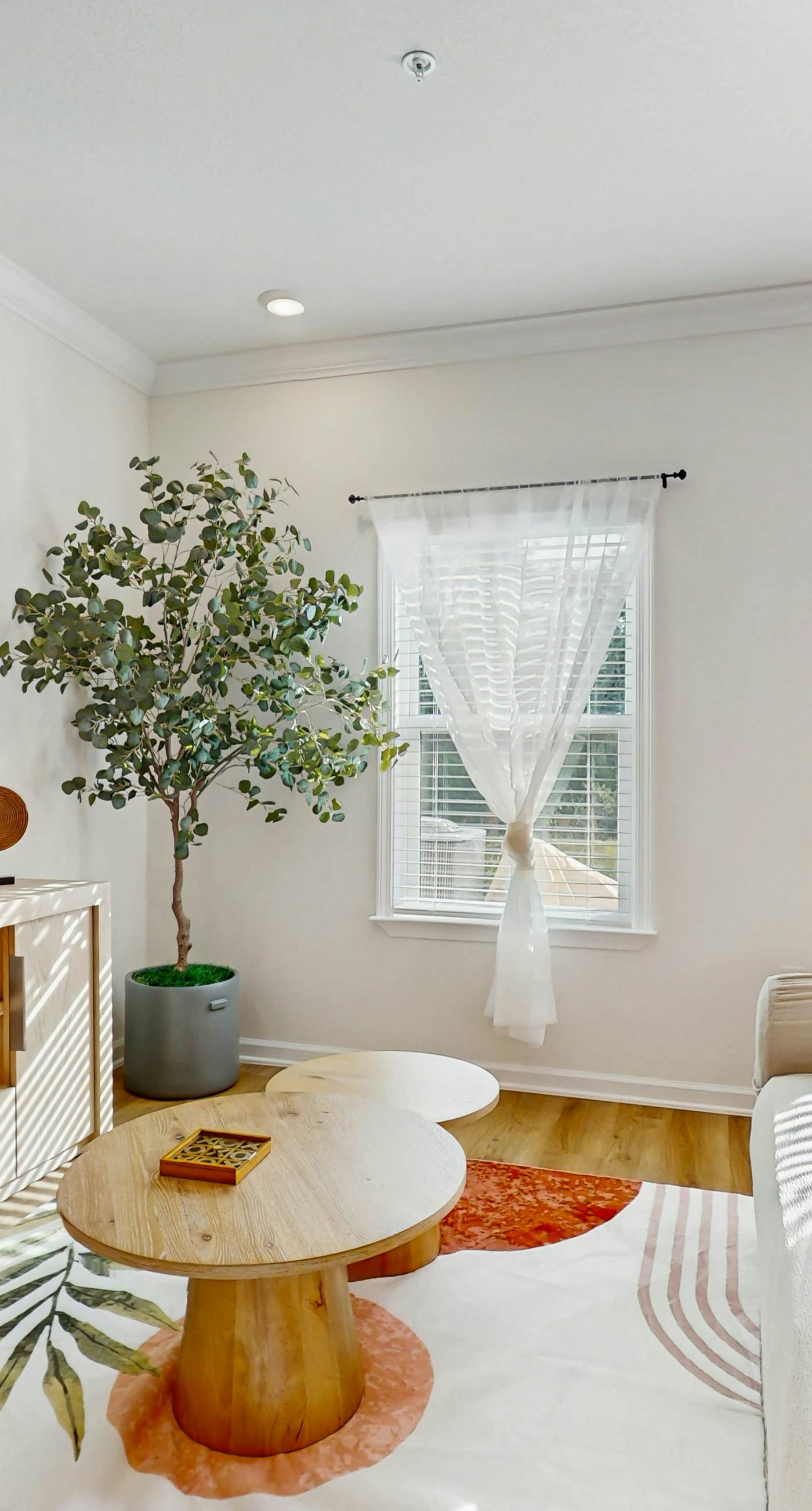 Dog friendly home near the Wharf with internet and free parking