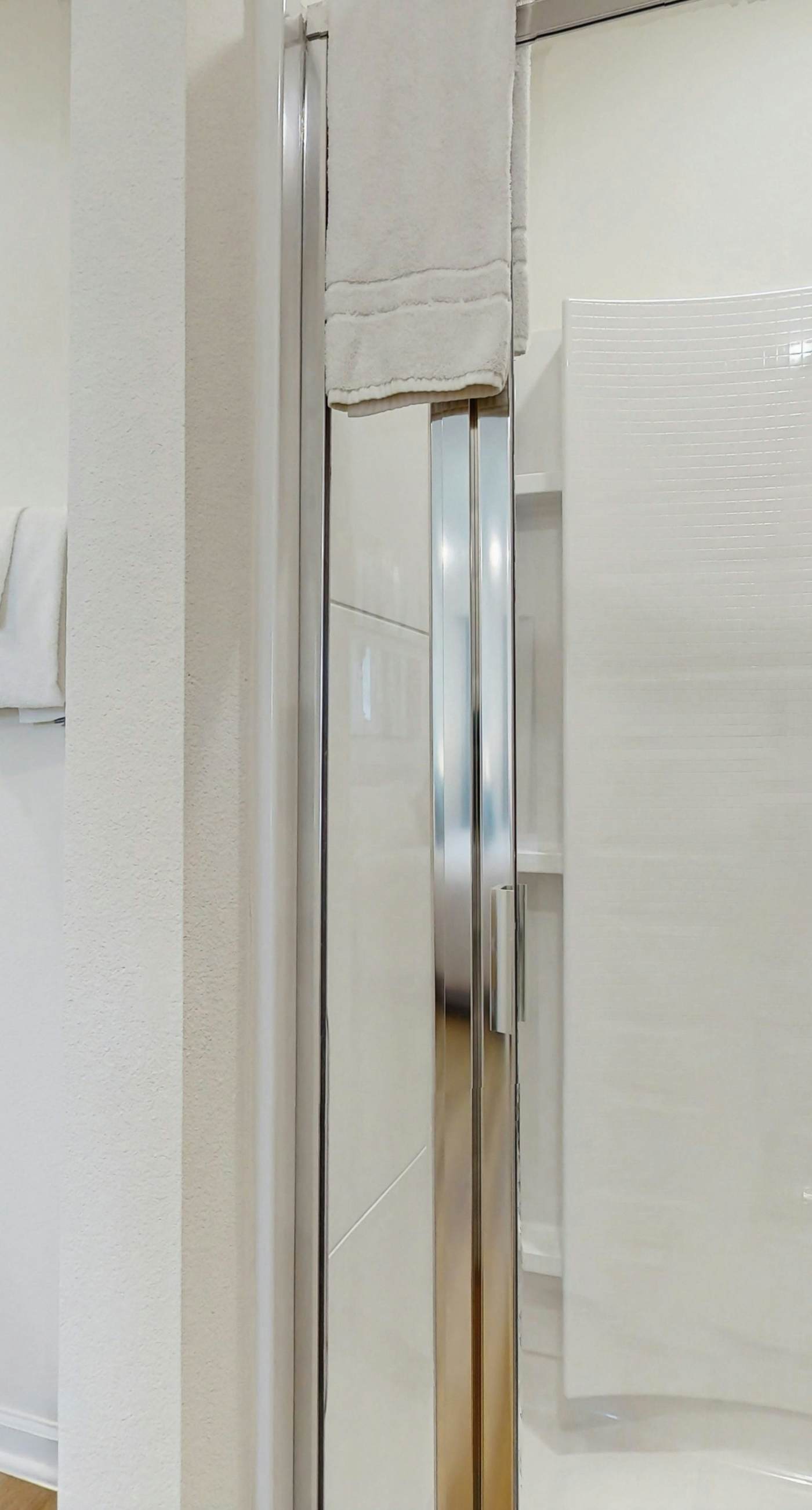 Dog friendly home near the Wharf with internet and free parking