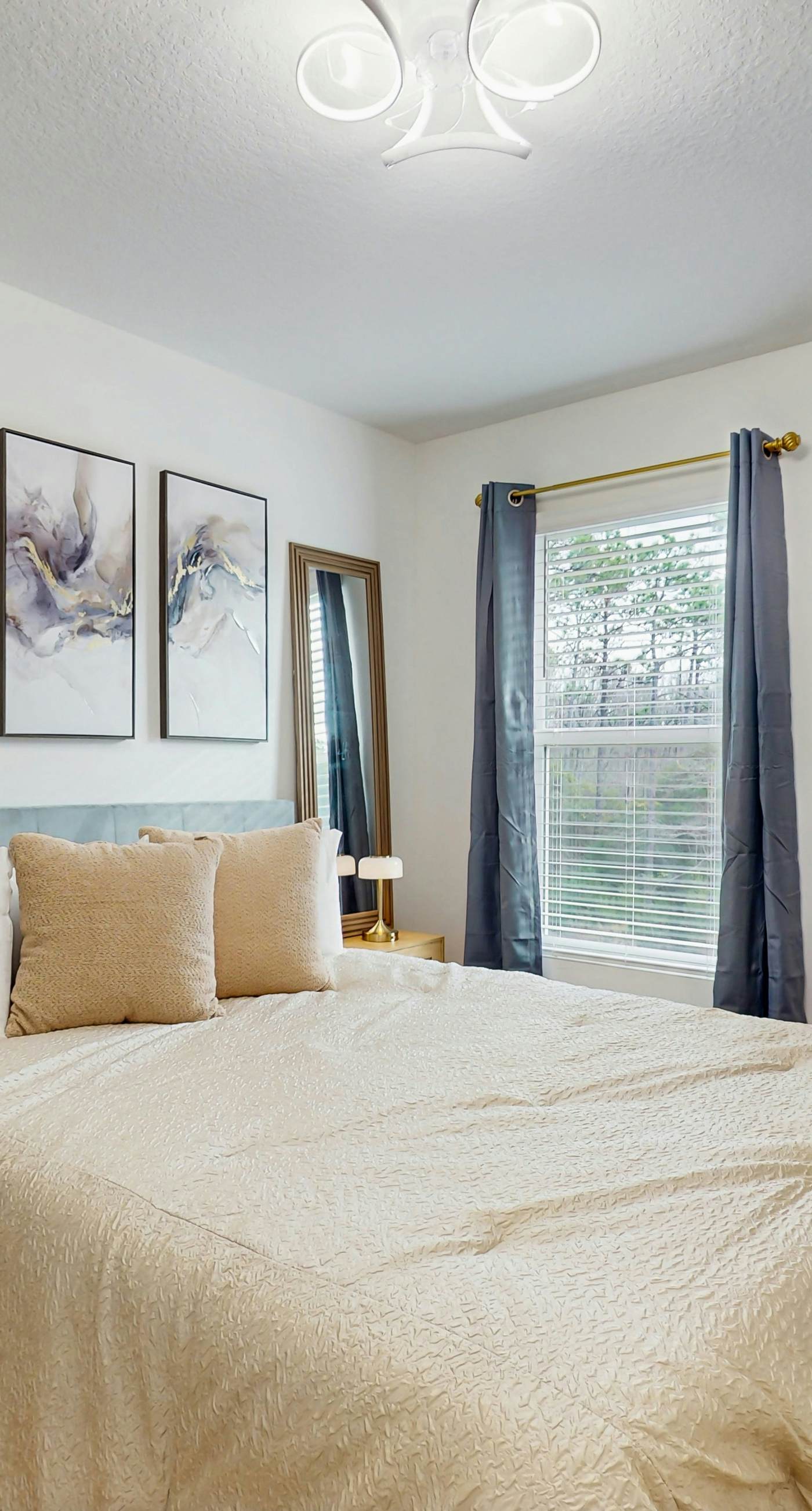 Dog friendly home near the Wharf with internet and free parking