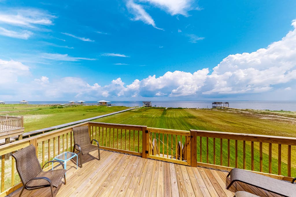 Bayfront home with beach access & breathtaking water views - dog-friendly