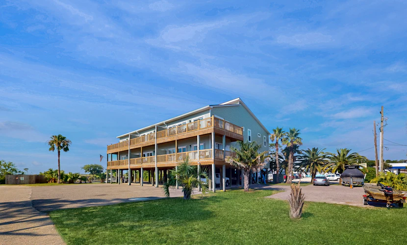 Dog-friendly condo w/ views of the bayou, shared pool - close to the bayou