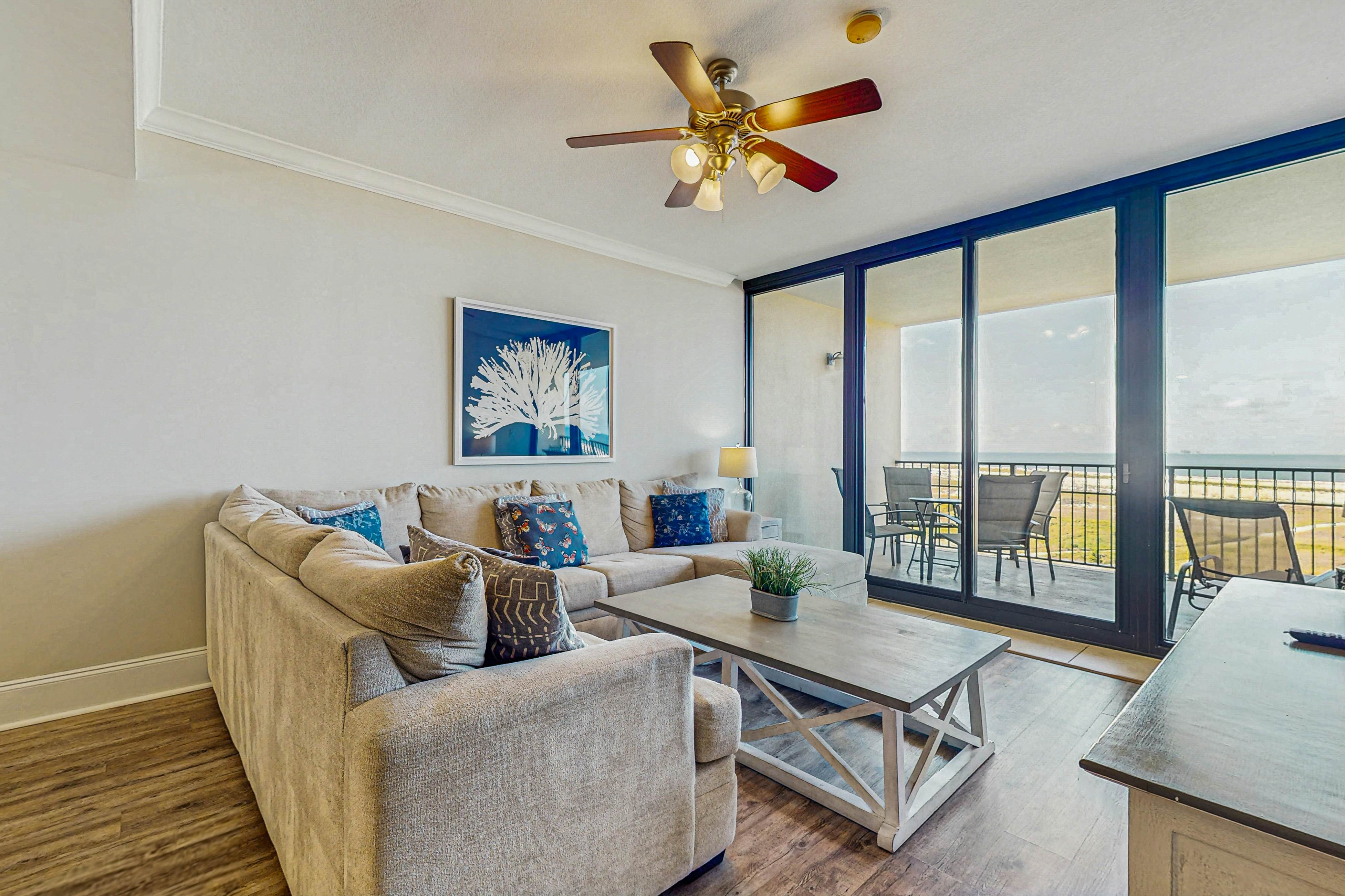 Lovely Gulf front condo w/shared sauna, hot tub, indoor pool, & stunning views