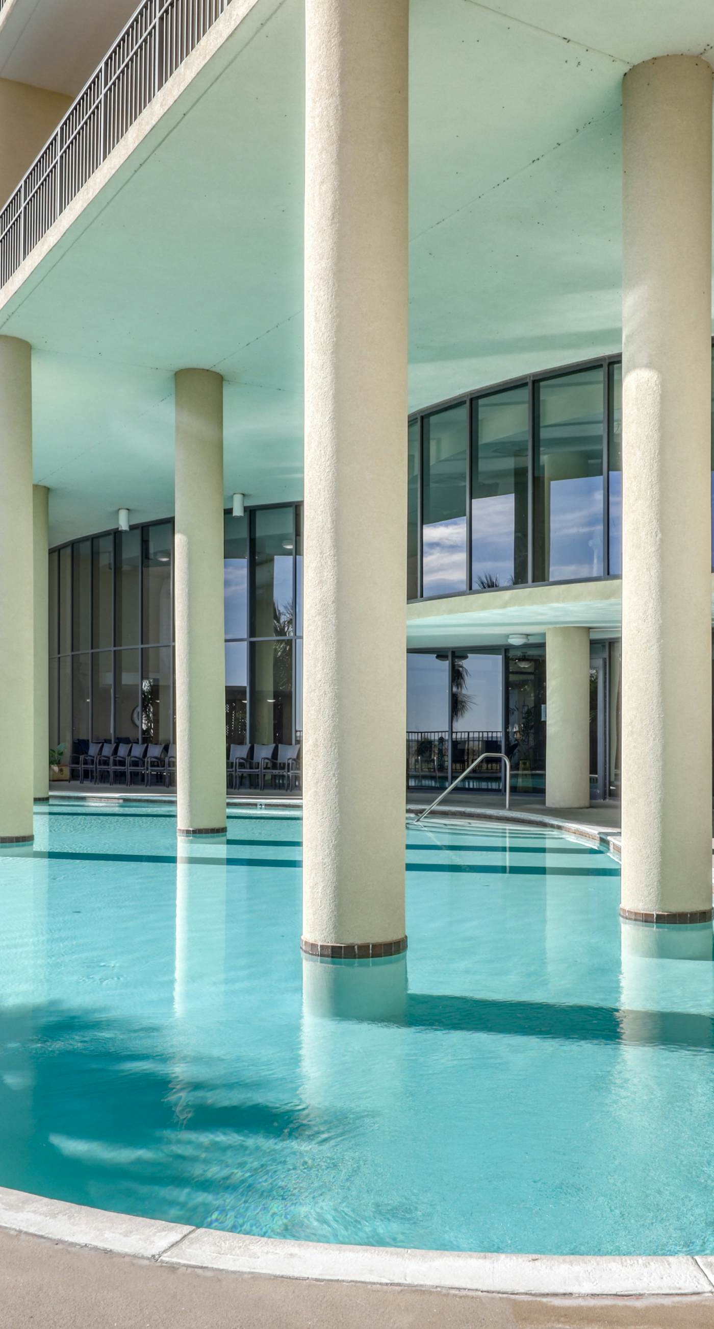 Lovely Gulf front condo w/shared sauna, hot tub, indoor pool, & stunning views