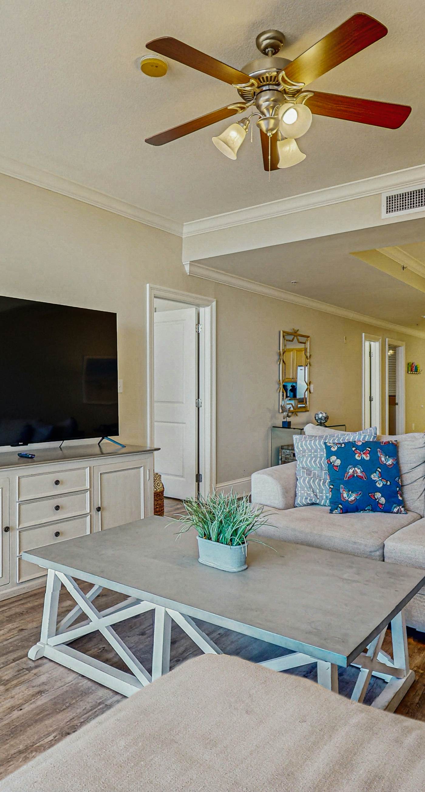 Lovely Gulf front condo w/shared sauna, hot tub, indoor pool, & stunning views