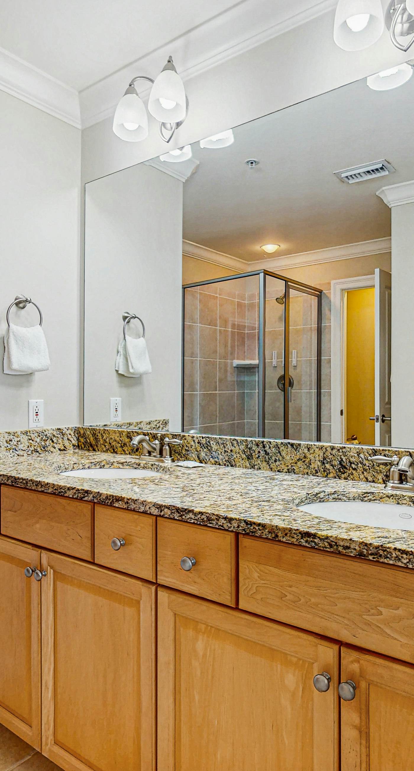 Lovely Gulf front condo w/shared sauna, hot tub, indoor pool, & stunning views