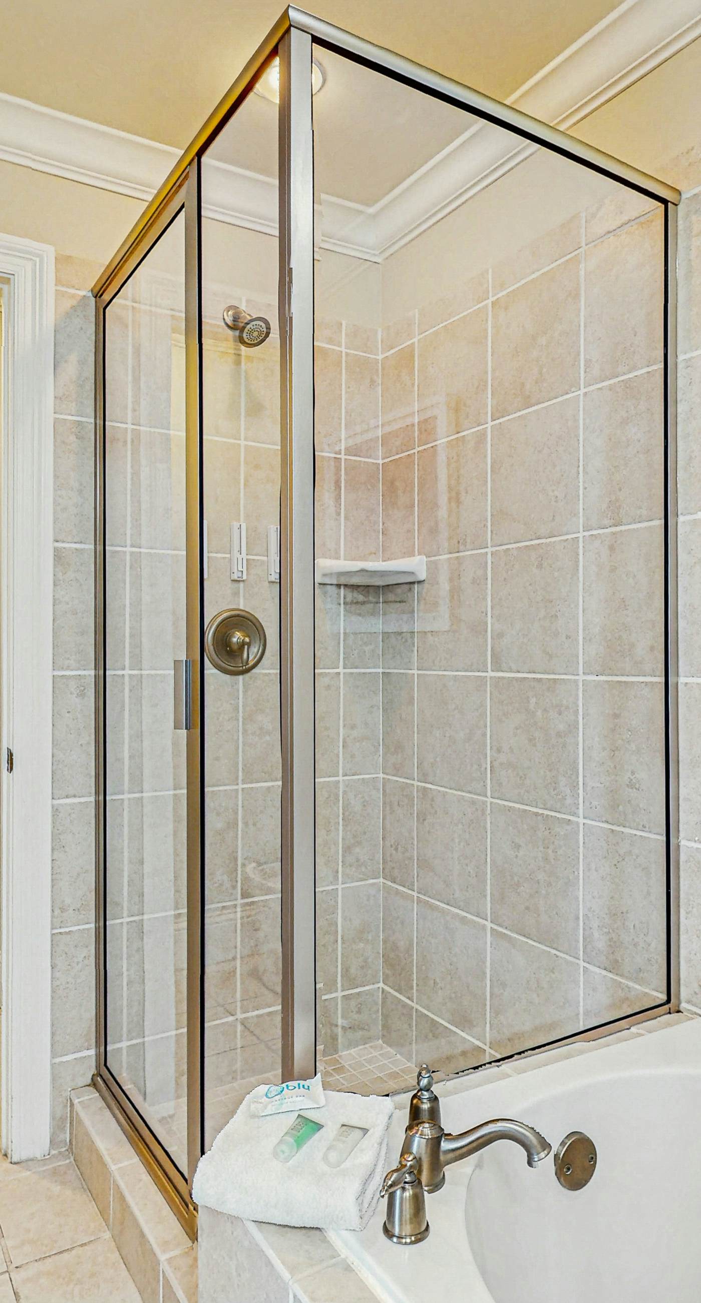 Lovely Gulf front condo w/shared sauna, hot tub, indoor pool, & stunning views