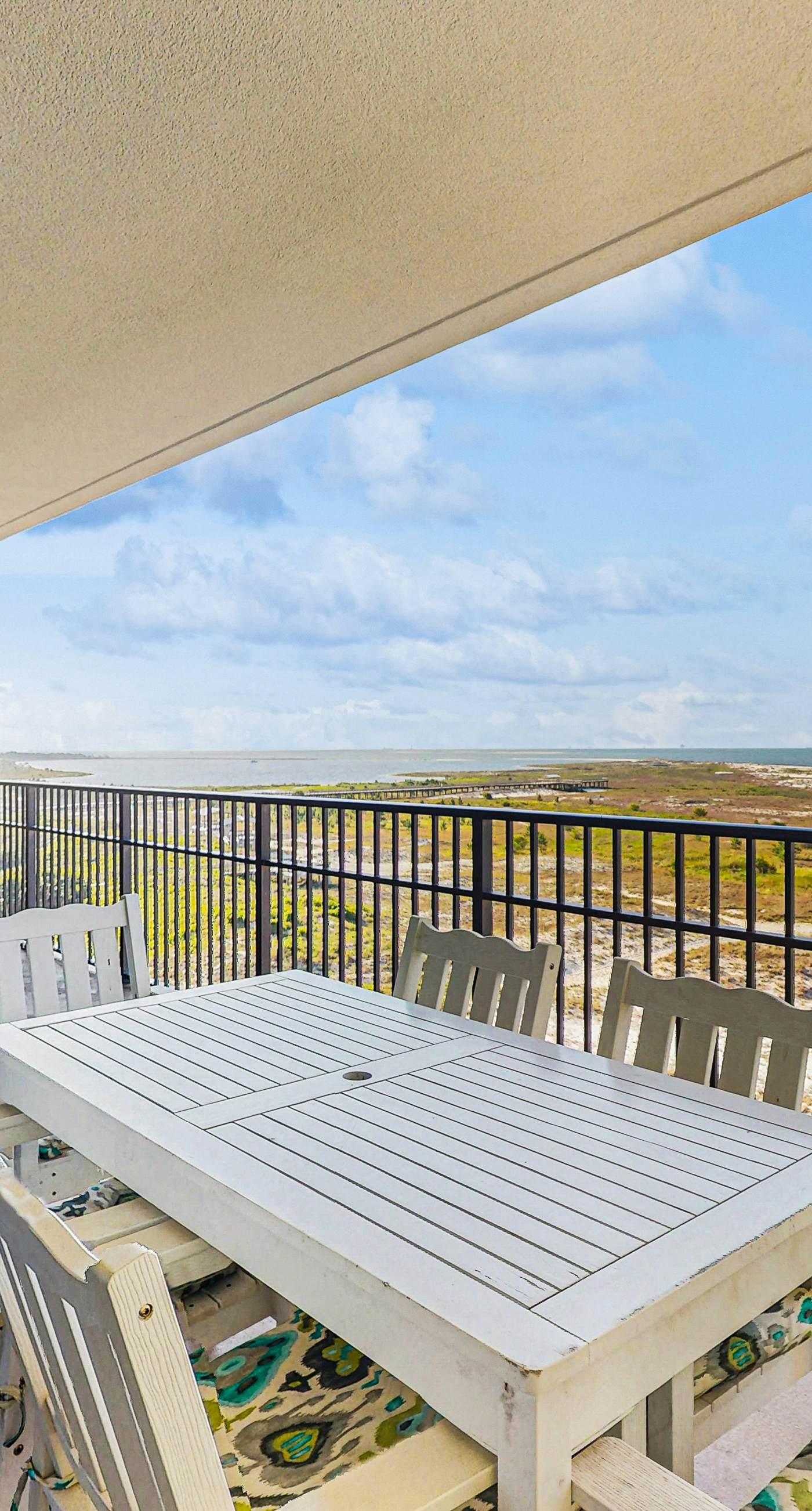 Lovely Gulf front condo w/shared sauna, hot tub, indoor pool, & stunning views