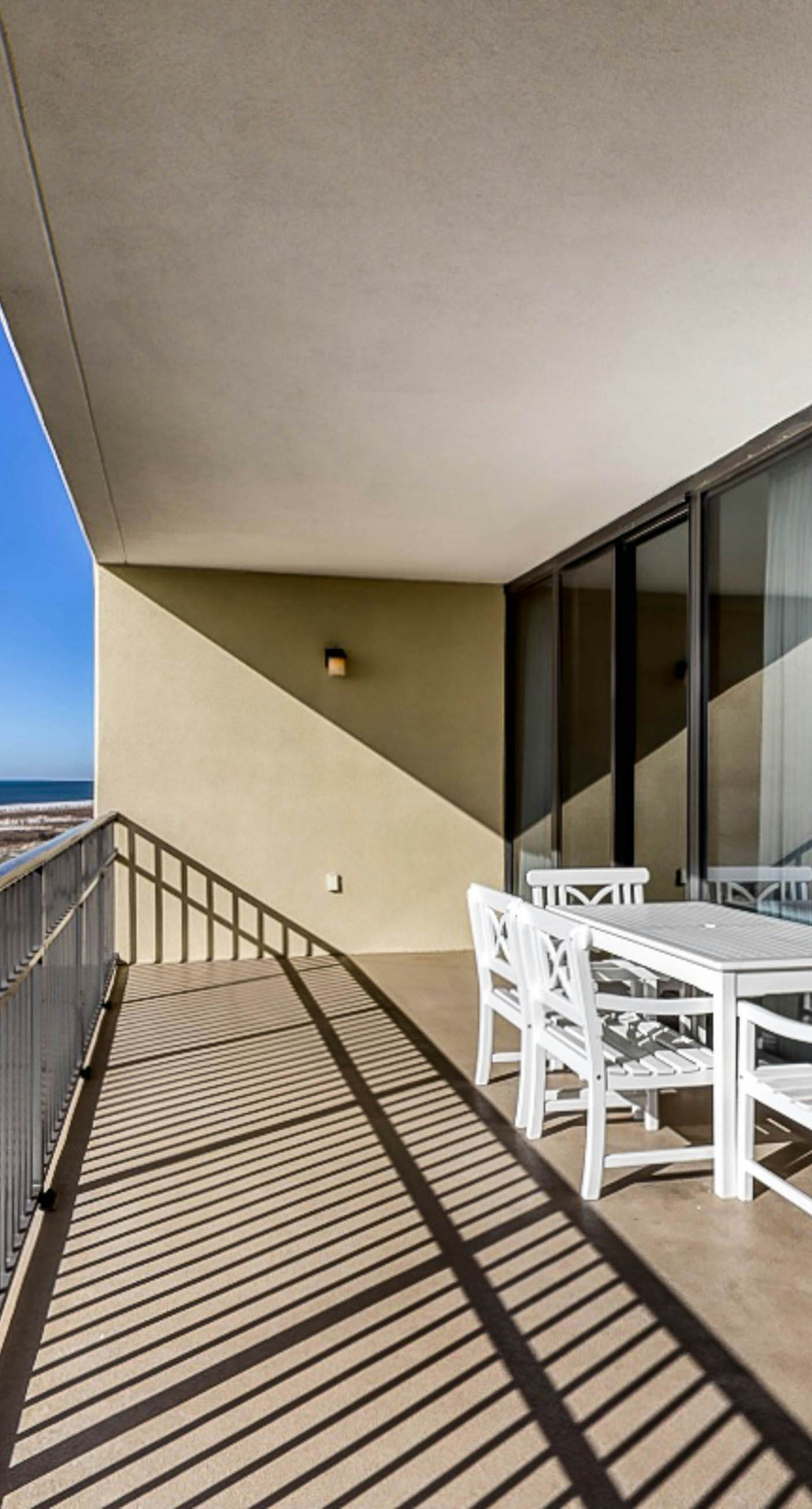 Lovely Gulf front condo w/shared sauna, hot tub, indoor pool, & stunning views