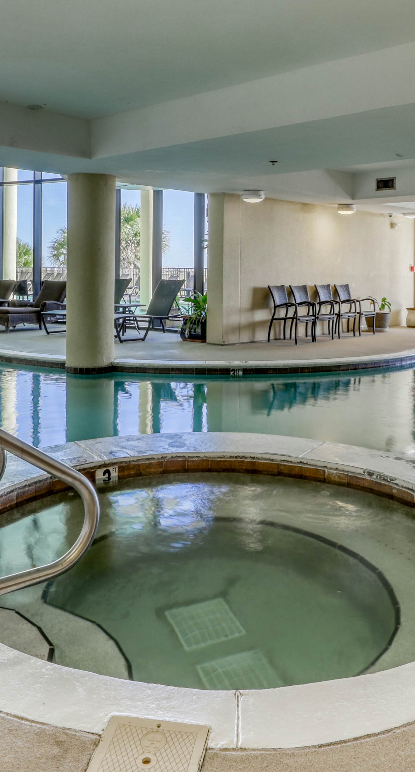 Lovely Gulf front condo w/shared sauna, hot tub, indoor pool, & stunning views