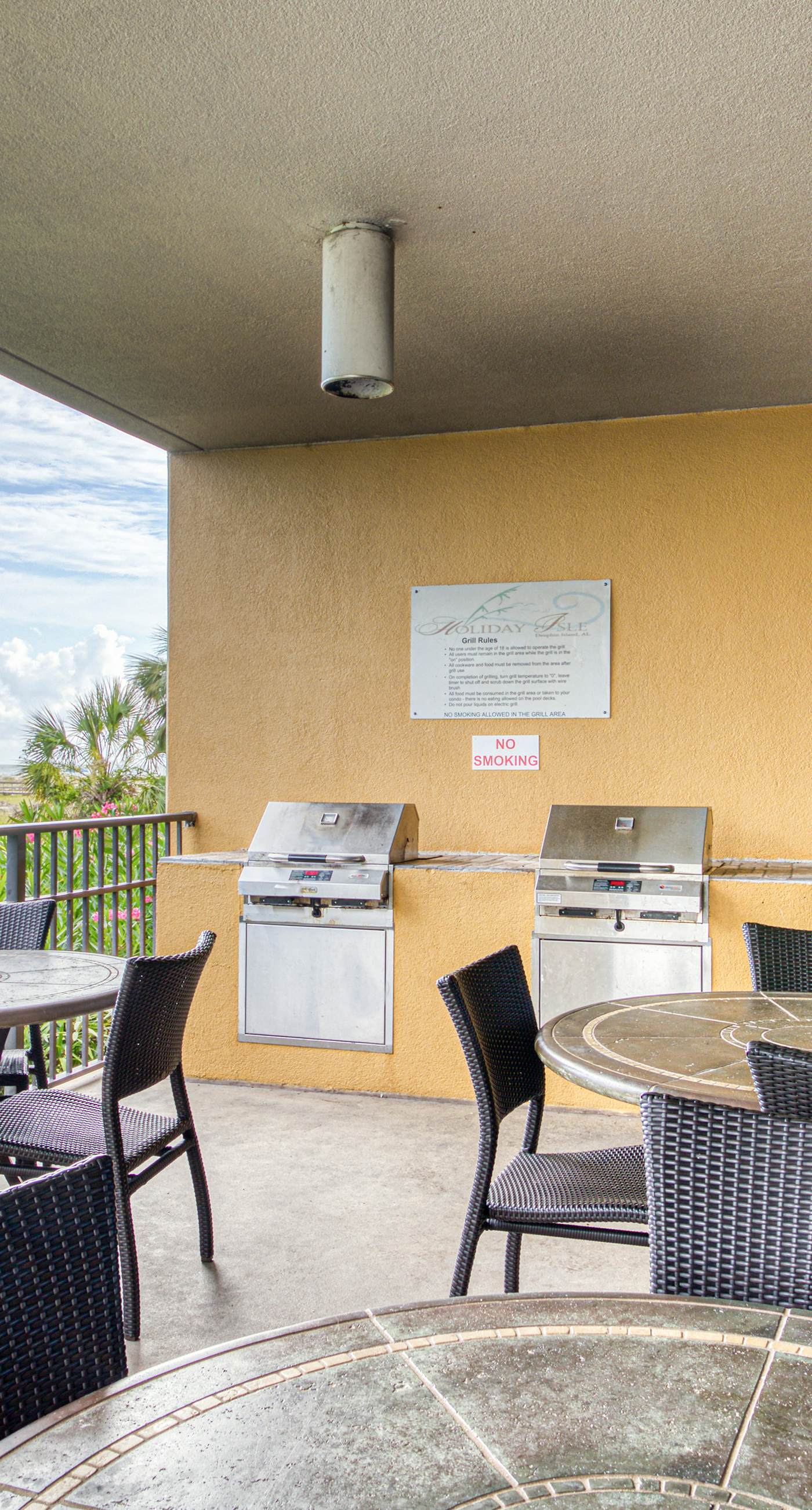 Lovely Gulf front condo w/shared sauna, hot tub, indoor pool, & stunning views