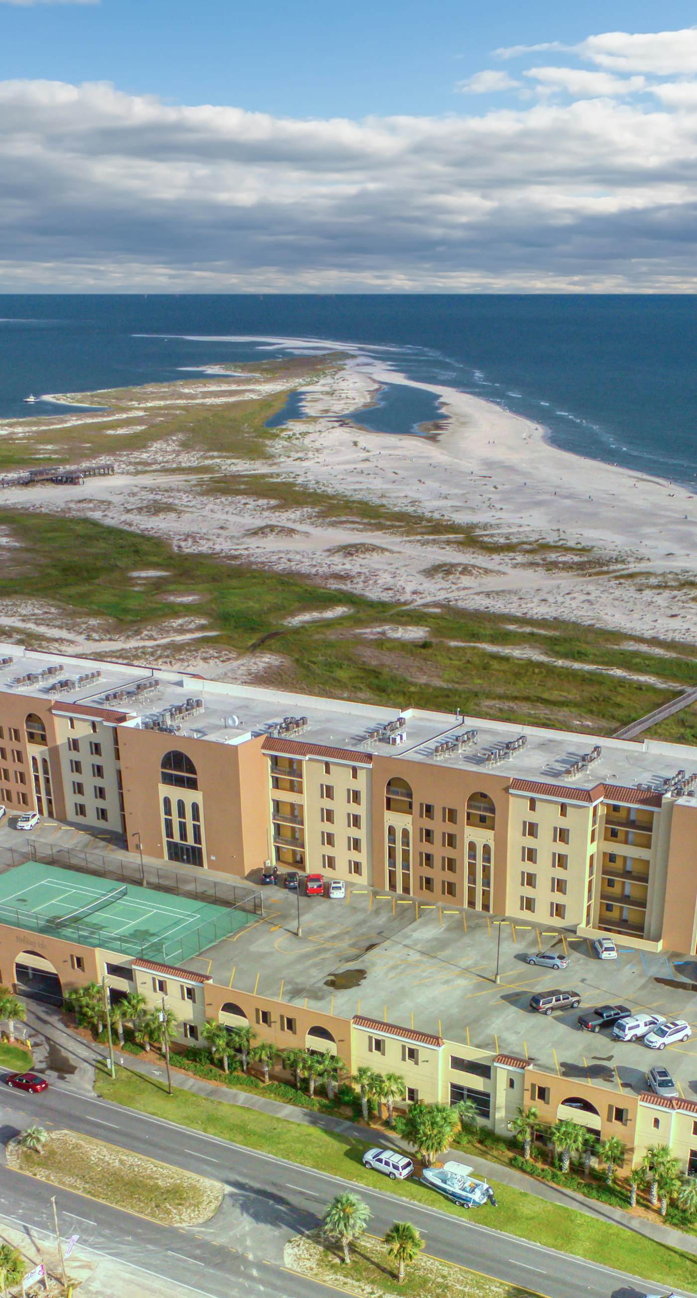 Lovely Gulf front condo w/shared sauna, hot tub, indoor pool, & stunning views