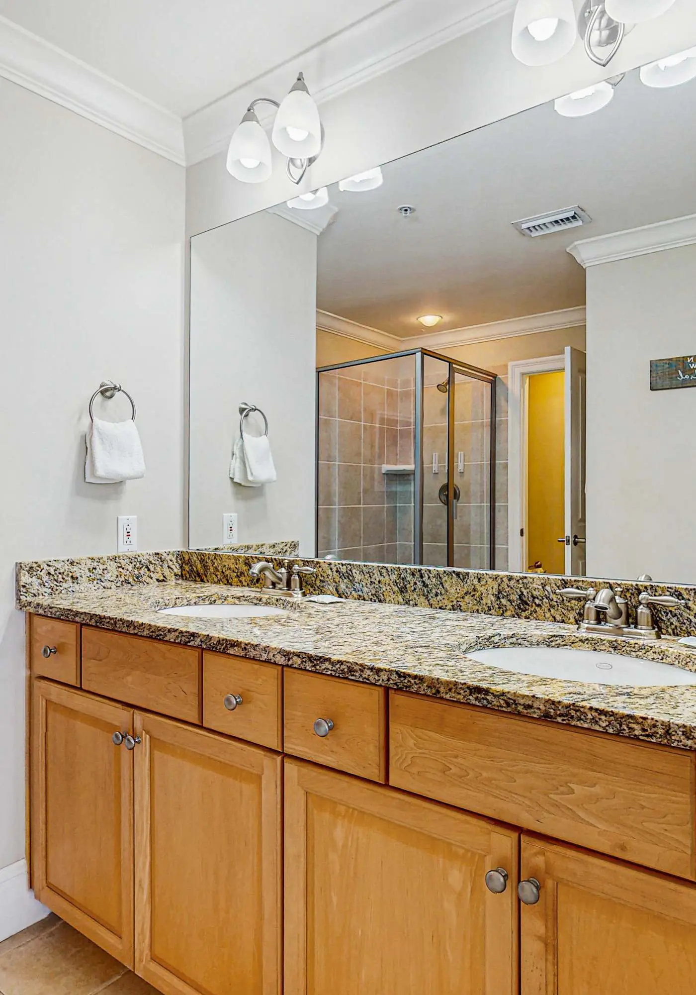 Lovely Gulf front condo w/shared sauna, hot tub, indoor pool, & stunning views