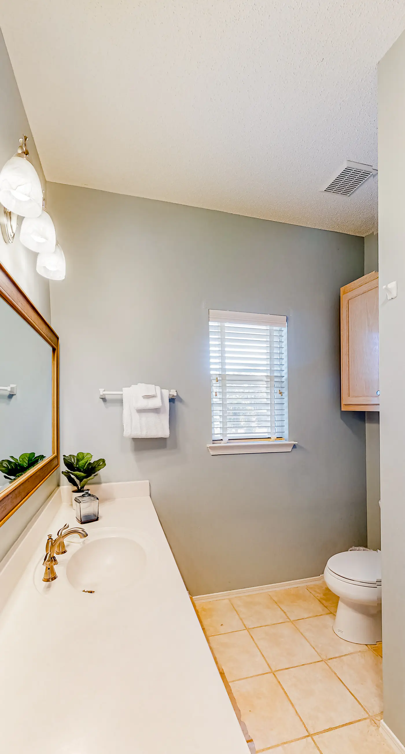 Easy beach access, dog-friendly island home with private hot tub & shared pool