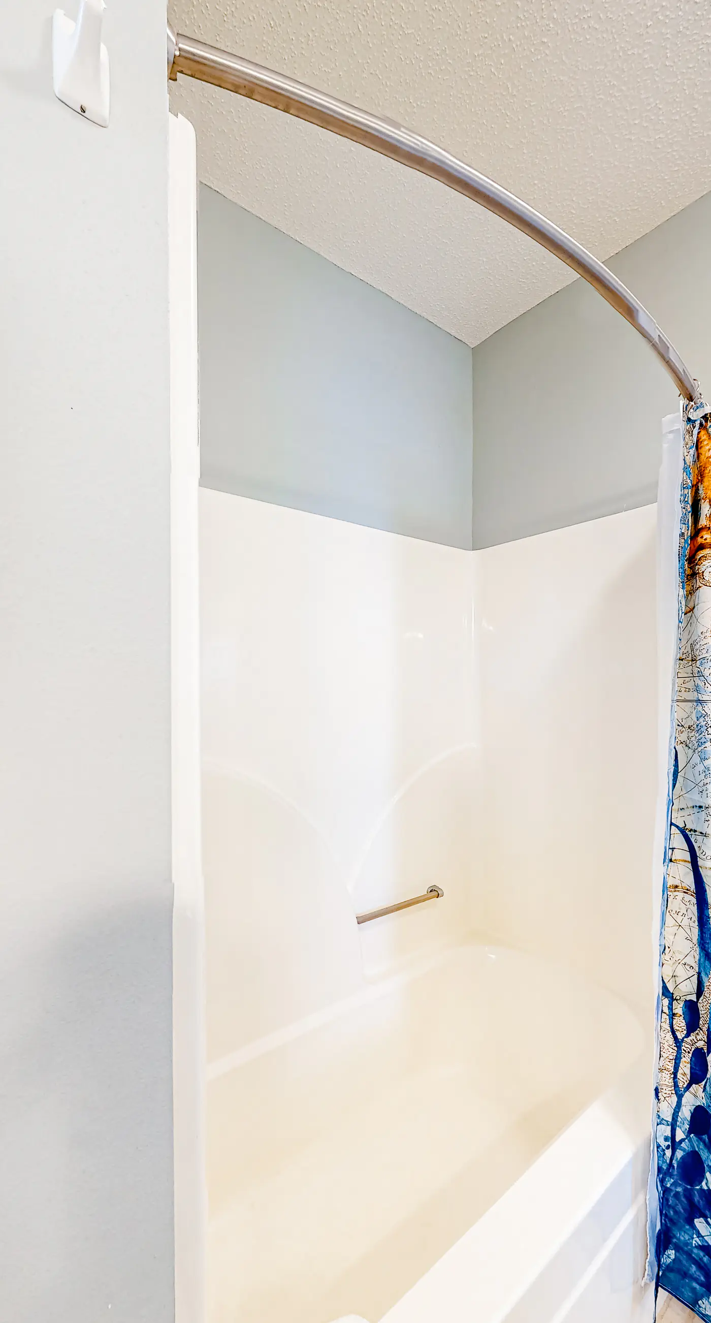 Easy beach access, dog-friendly island home with private hot tub & shared pool