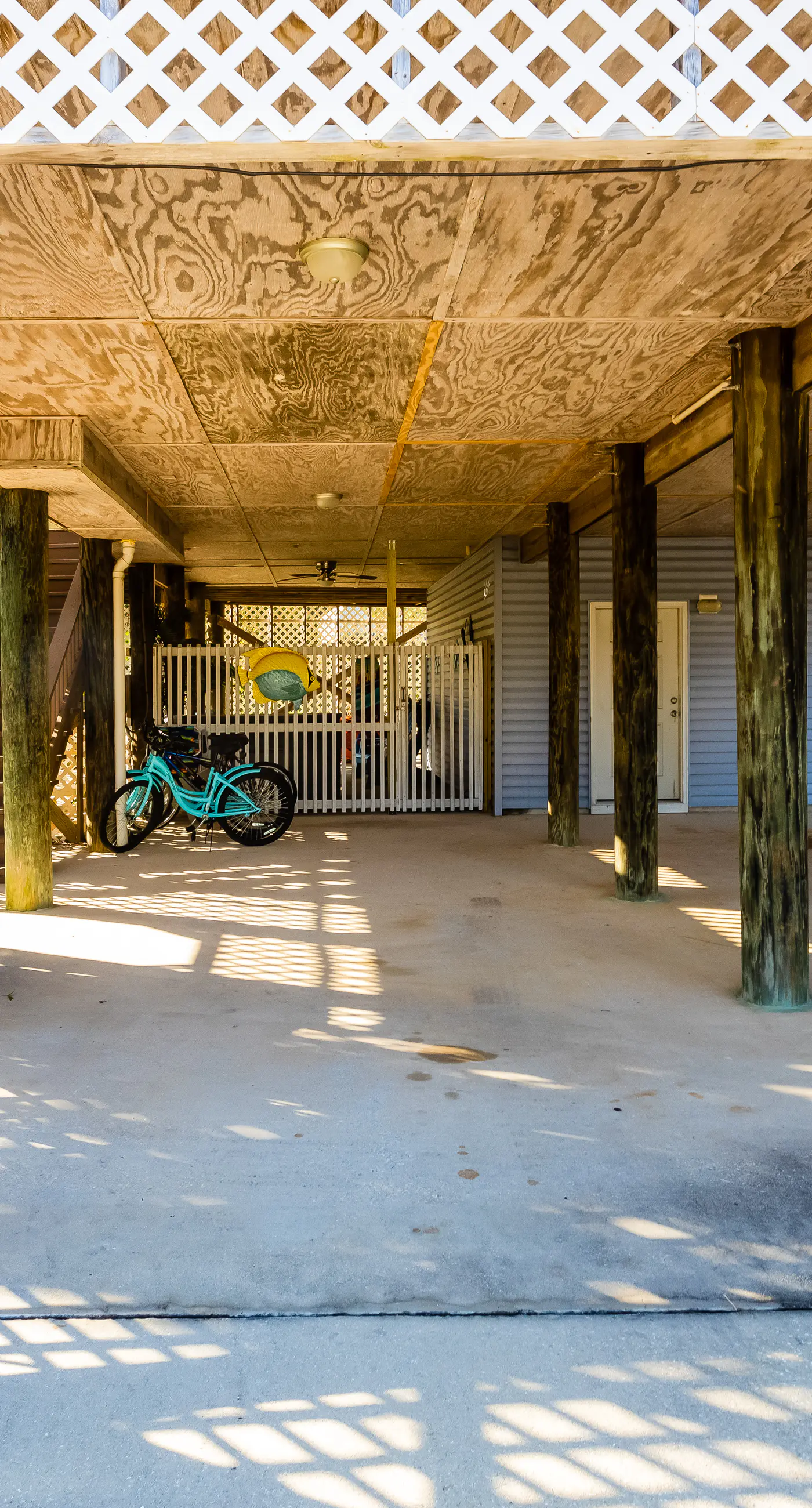 Easy beach access, dog-friendly island home with private hot tub & shared pool