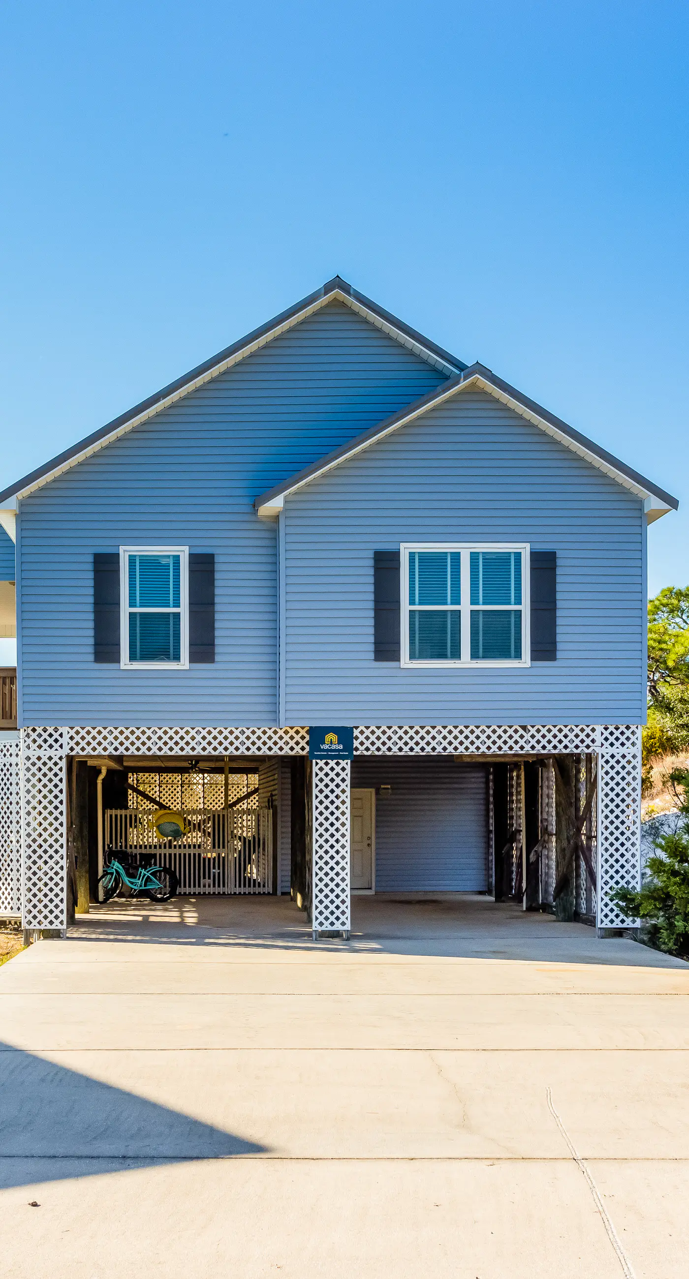 Easy beach access, dog-friendly island home with private hot tub & shared pool