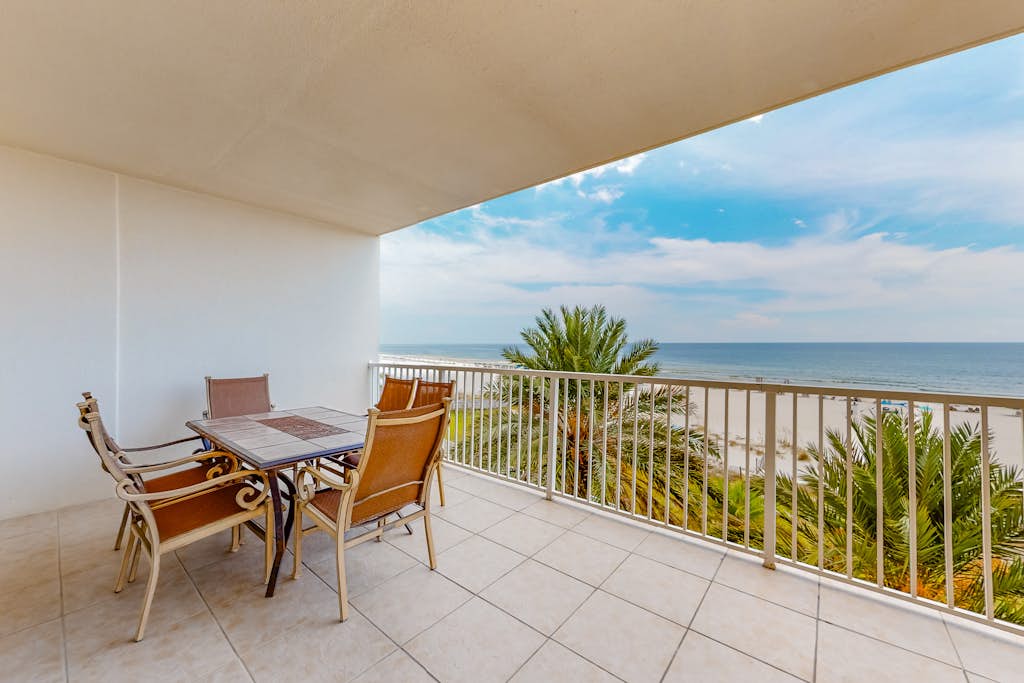 Beachfront condo with Gulf views, indoor & outdoor pools, gym & sauna